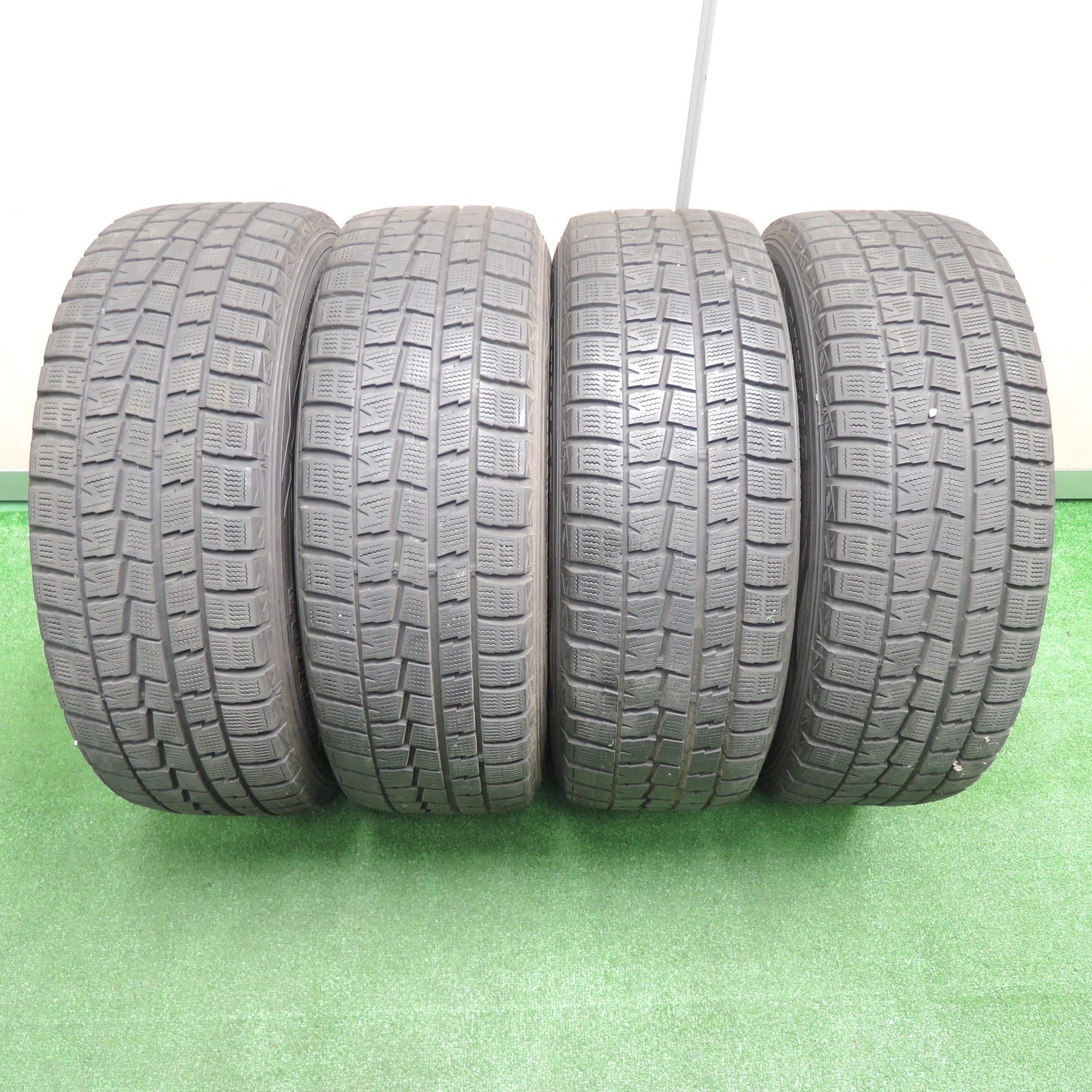 [送料無料]バリ溝！キレイ！9.5分★スタッドレス 215/60R16 Aphrodite ダンロップ ウインターマックス WM01 アフロディーテ 16インチ PCD114.3/5H★3101908TNス