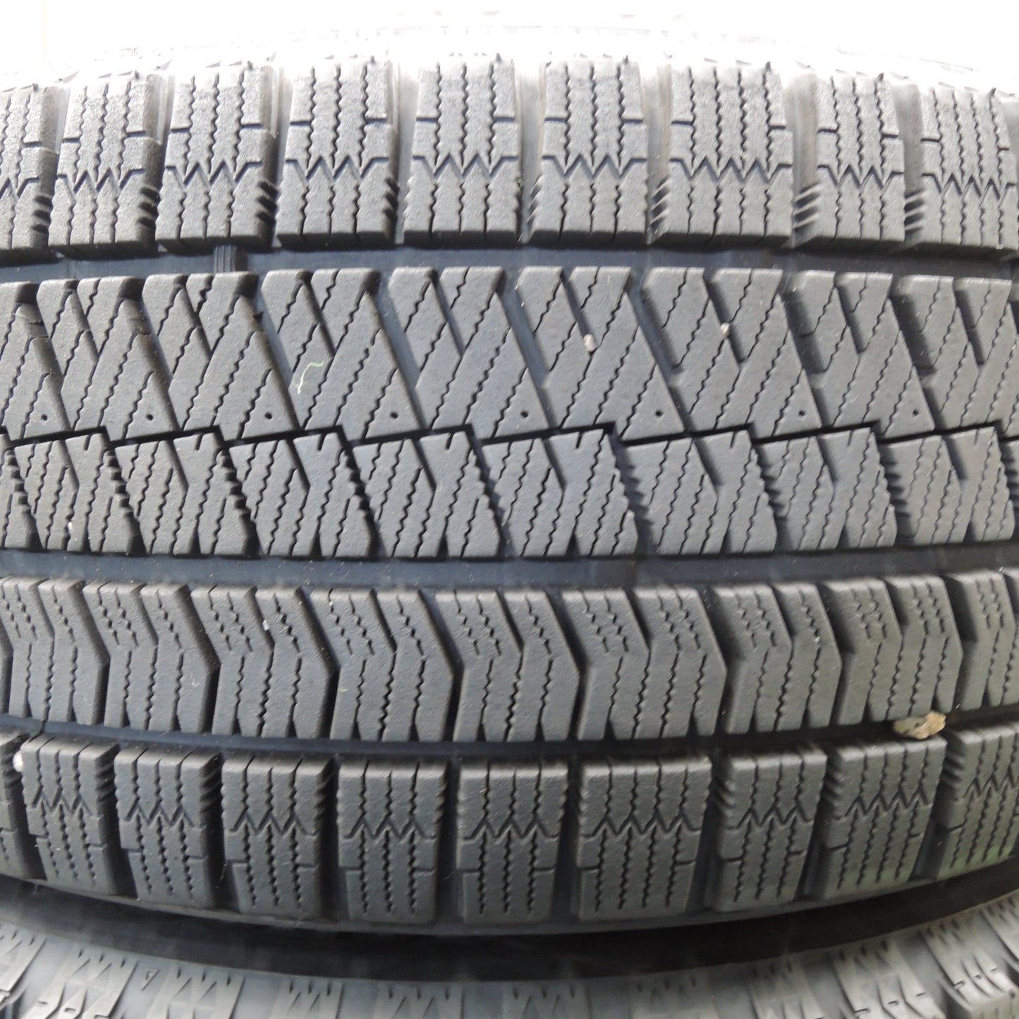 *送料無料* バリ溝！20年！キレイ！ほぼ10分★スタッドレス 215/50R18 ブリヂストン ブリザック VRX2 ECO FORME エコフォルム 18インチ PCD114.3/5H★4030803NJス