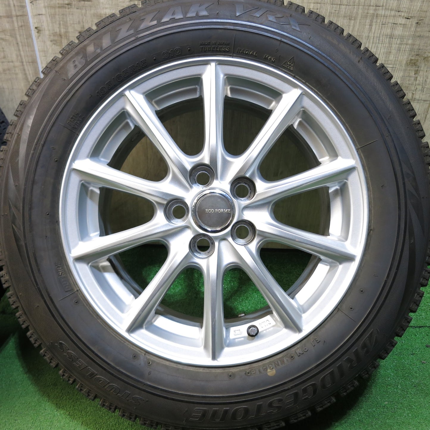 [送料無料]バリ溝！キレイ！9分★プリウス 等 195/65R15 スタッドレス ブリヂストン ブリザック VRX ECO FORME エコフォルム 15インチ PCD100/5H★3042811Hス