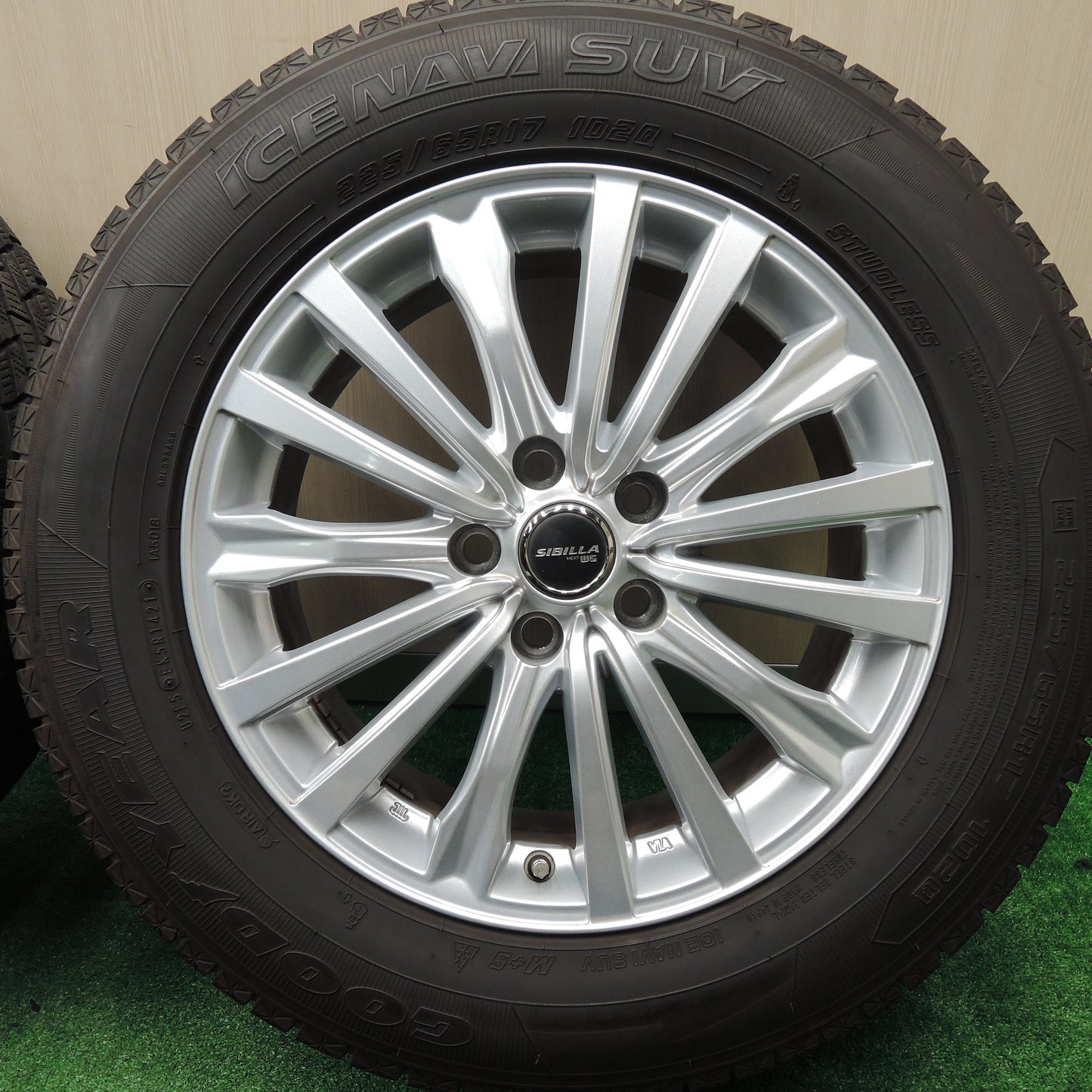 *送料無料*バリ溝！21年！キレイ！9分★スタッドレス 225/65R17 グッドイヤー アイスナビ SUV SIBILLA NEXT W5 シビラ 17インチ PCD114.3/5H★4010208HAス