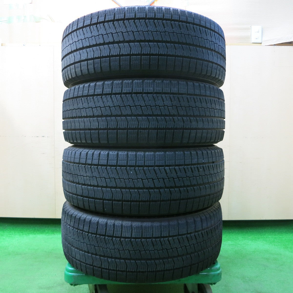 *送料無料*バリ溝！21年！キレイ！9.5分★スタッドレス 215/55R17 ブリヂストン ブリザック VRX2 TOPRUN トップラン 17インチ PCD114.3/5H★4012906イス