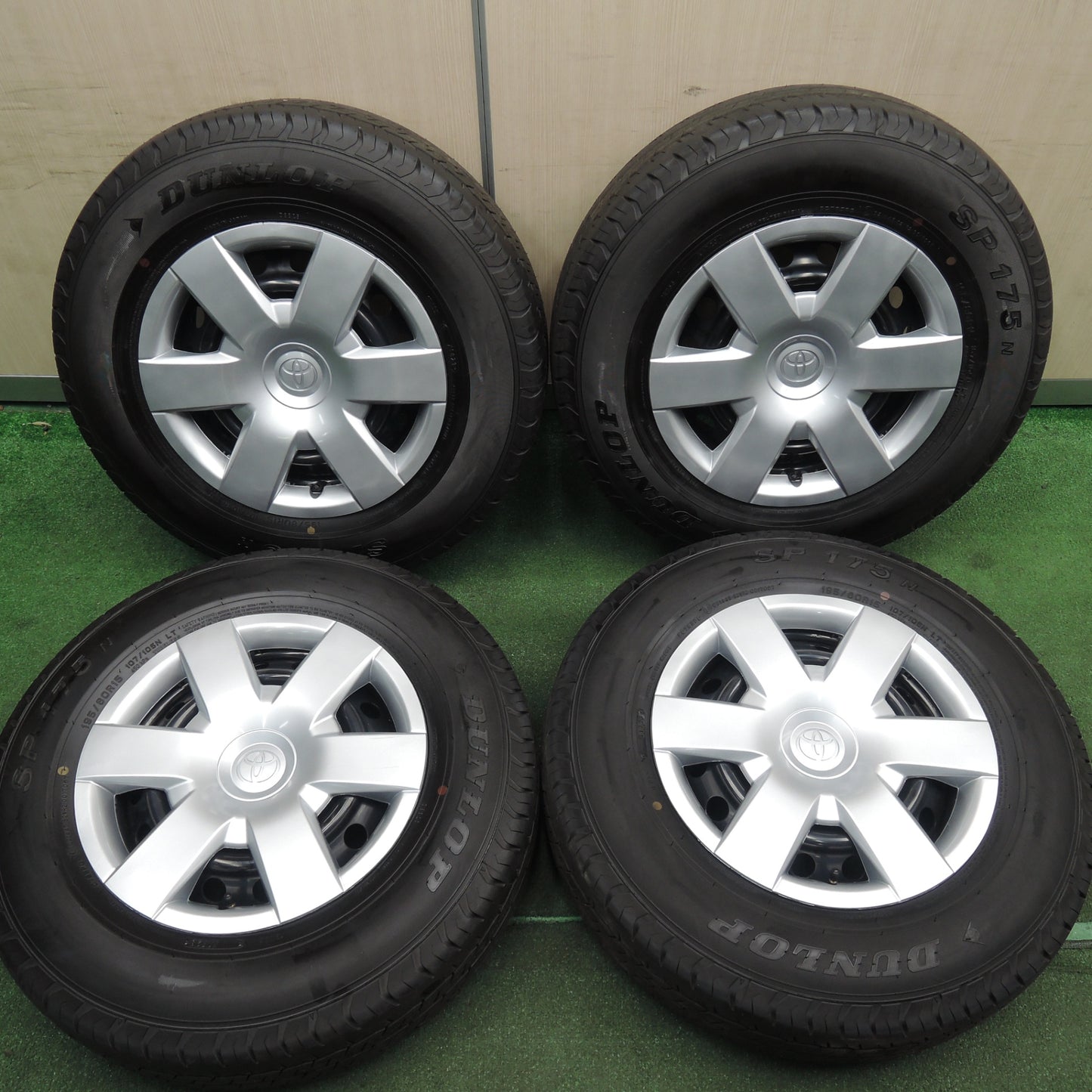 *送料無料* 新車外し！23年★トヨタ 200系 ハイエース 純正 スチール 195/80R15 107/105N ダンロップ SP175N 15インチ PCD139.7/6H★4021008HAノ