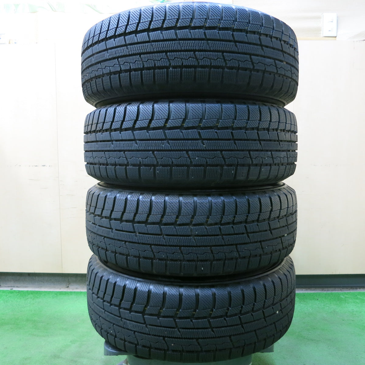 *送料無料*バリ溝！21年！9.5分以上★スタッドレス 205/65R15 トーヨー ウインタートランパス TX ATHLETE CEREZO 15インチ PCD114.3/4H 5H マルチ★3102501イス