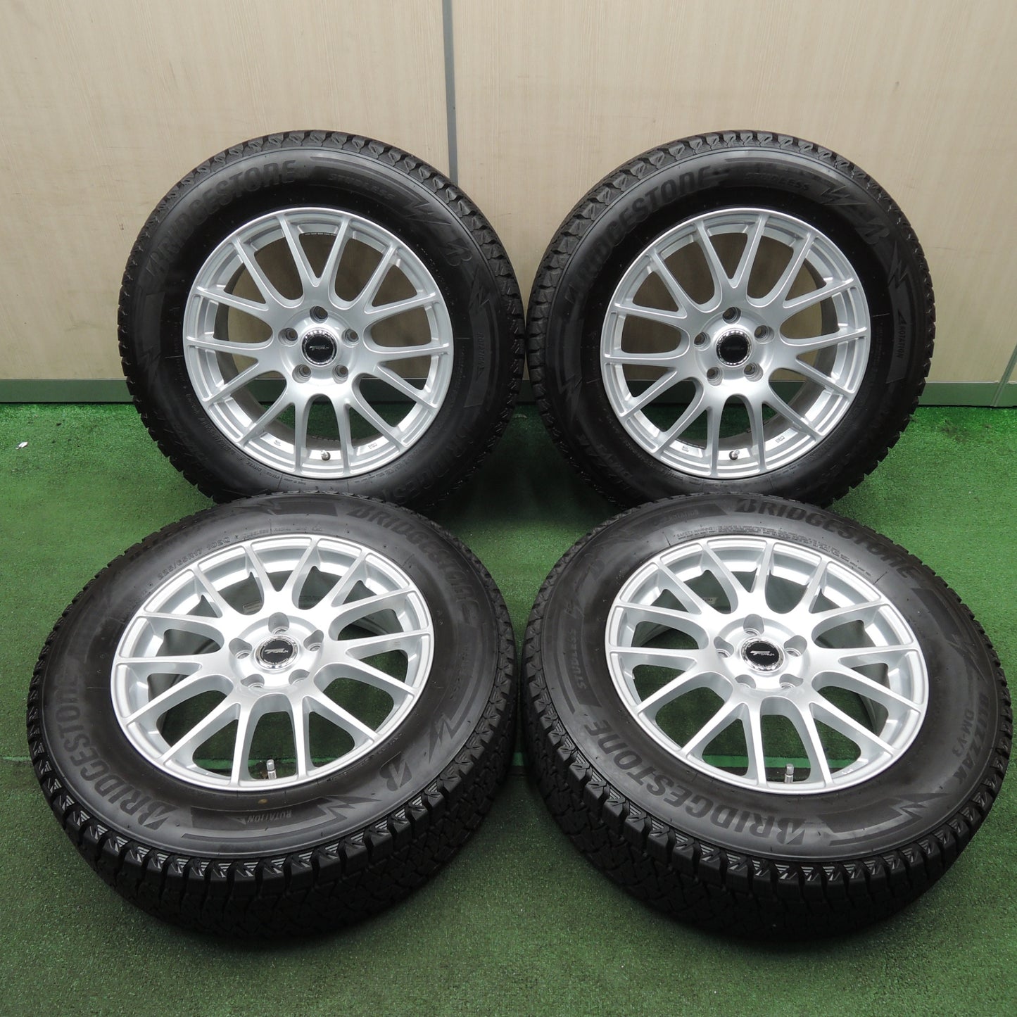 *送料無料* バリ溝！キレイ！9分★スタッドレス 225/65R17 ブリヂストン ブリザック DM-V3 TOPRUN トップラン 17インチ PCD114.3/5H★4022401NJス