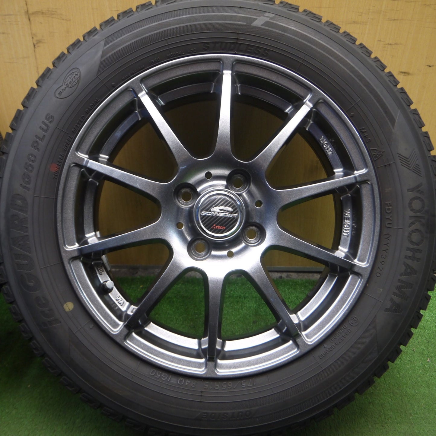 *送料無料* バリ溝！20年！キレイ！9.5分★スタッドレス 175/65R15 ヨコハマ アイスガード iG50 プラス SCHNEIDER シュナイダー 15インチ PCD100/4H★4021606Hス