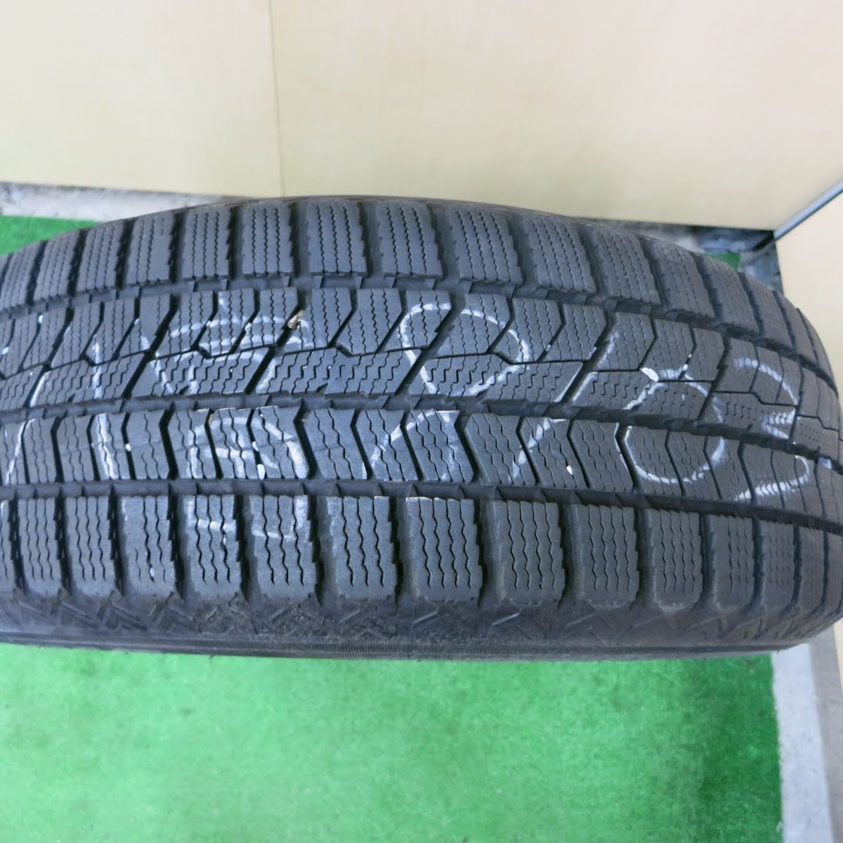 [送料無料]バリ溝！21年！キレイ！9.5分★プリウス 等 195/65R15 スタッドレス トーヨー オブザーブ GIZ2 VELVA SPORT Z ヴェルヴァ PCD100/5H★3063006イス