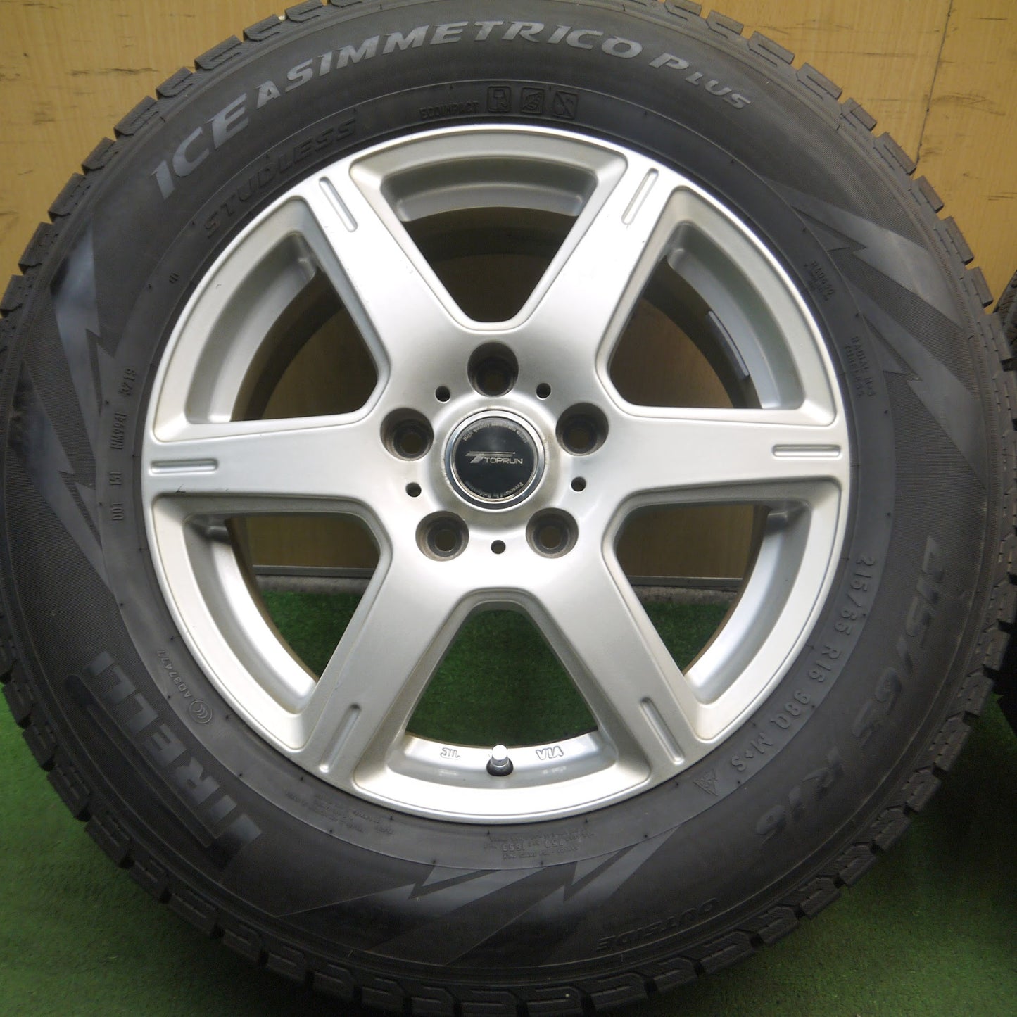 [送料無料]バリ溝！19年！綺麗！9.5分以上★スタッドレス 215/65R16 ピレリ アイスアシンメトリコ プラス TOPRUN トップラン 16インチ PCD114.3/5H★3100205Hス