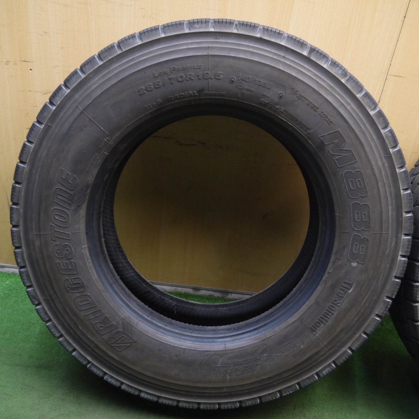 *送料無料*バリ溝！22年！9分★トラック タイヤ 265/70R19.5 140/138J ブリヂストン M888 ミックス オールシーズン 19.5インチ★4011005KKスタ