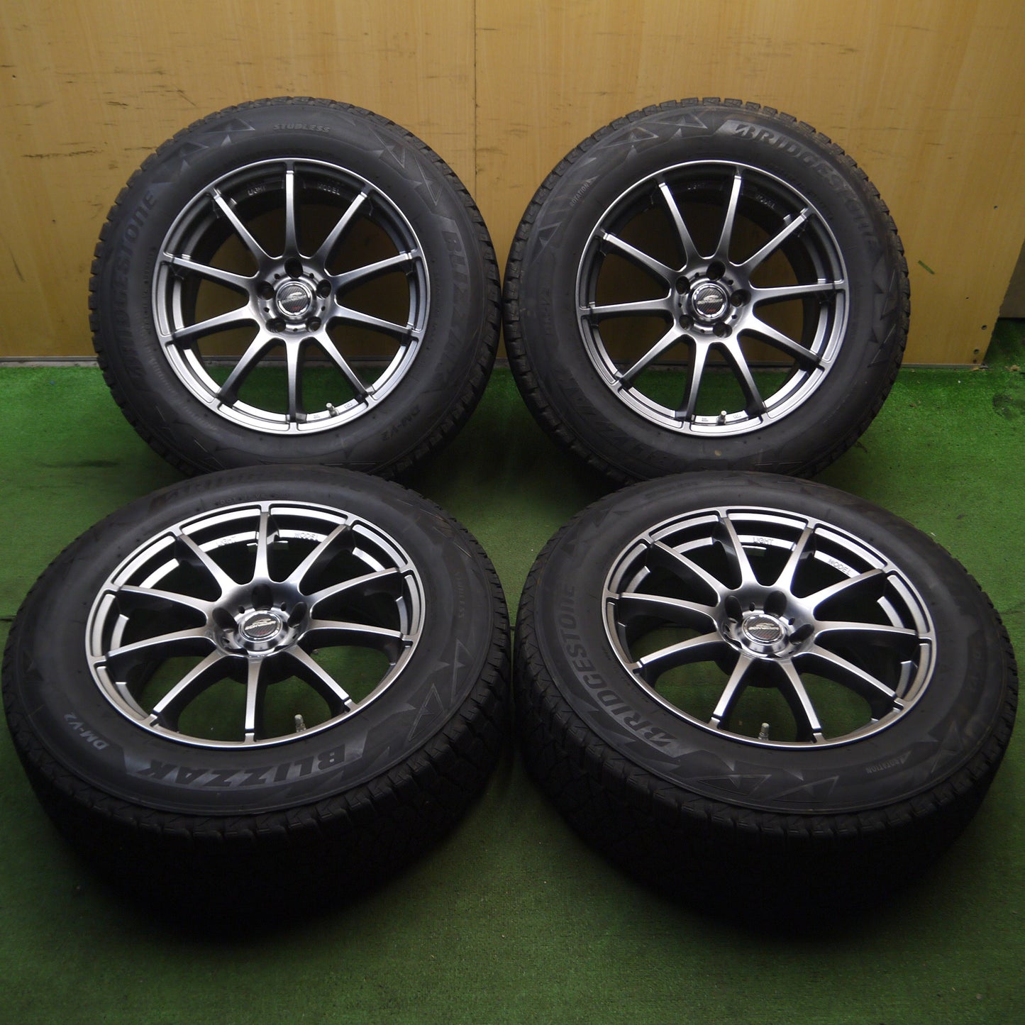 *送料無料*キレイ★スタッドレス 235/65R18 ブリヂストン ブリザック DM-V2 SCHNEIDER シュナイダー 18インチ PCD114.3/5H★3121902KKス