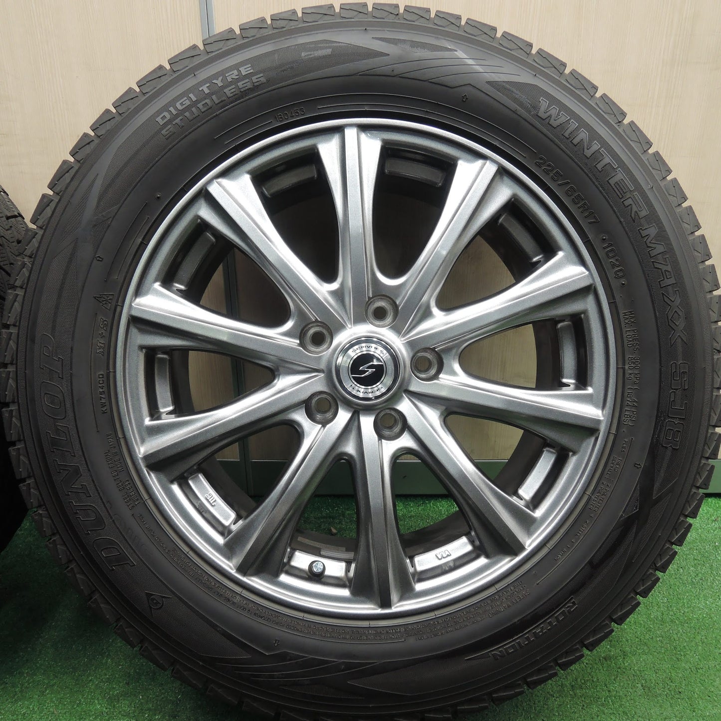 [送料無料]キレイ★スタッドレス 225/65R17 ダンロップ ウインターマックス SJ8 SEMVAES 17インチ PCD114.3/5H★3111805HAス