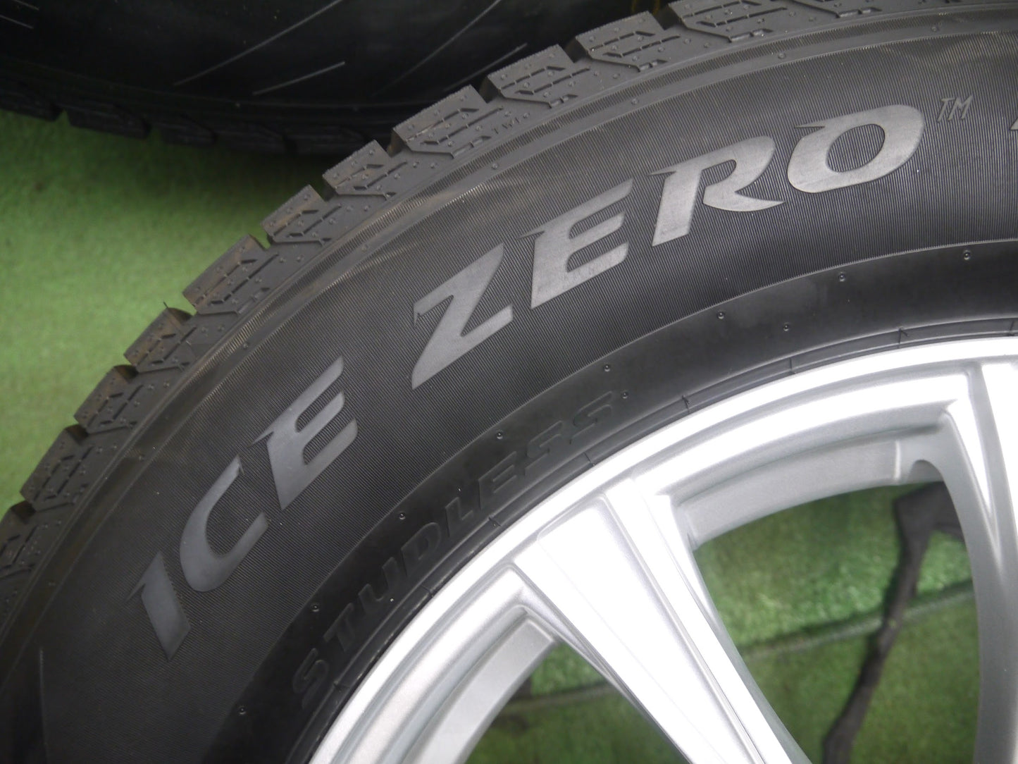 [送料無料]超バリ溝！22年！キレイ！ほぼ10分★スタッドレス 225/65R17 ピレリ アイスゼロ アシンメトリコ JOKER ジョーカー 17インチ PCD114.3/5H★3022401クス