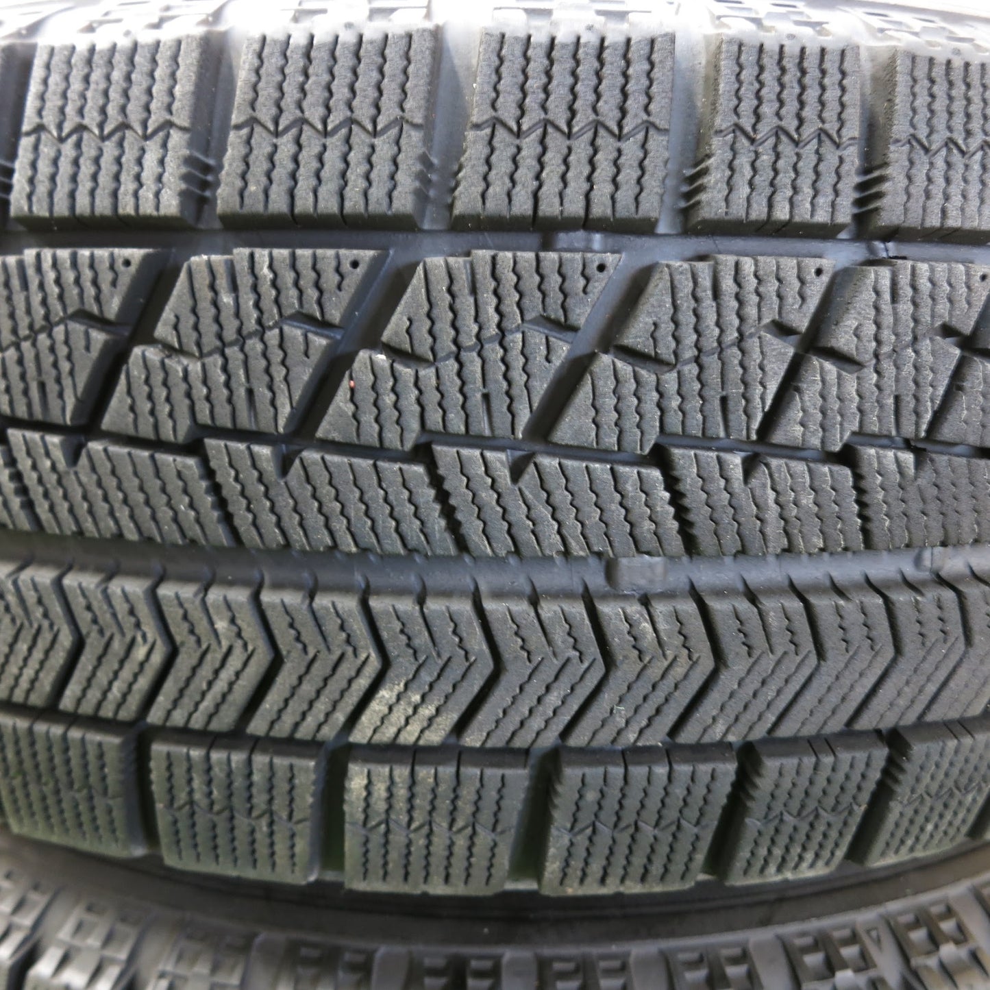 [送料無料]バリ溝！9.5分以上★スタッドレス 195/65R15 ブリヂストン ブリザック VRX Grave 社外 アルミ 15インチ PCD114.3/5H★3062409サス