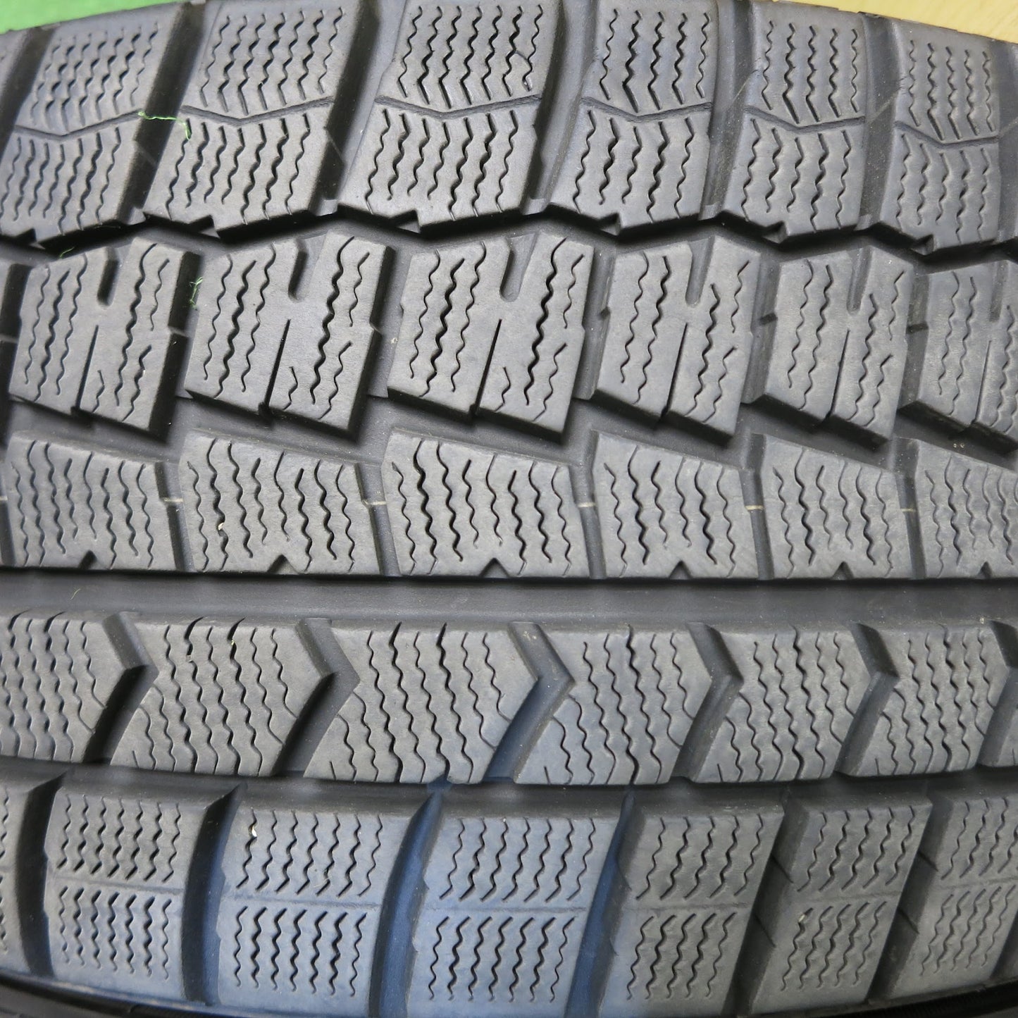 [送料無料]バリ溝！キレイ！9分★スタッドレス 225/45R18 ダンロップ ウインターマックス WM02 AXEL S アクセル 18インチ PCD114.3/5H★3051210Hス