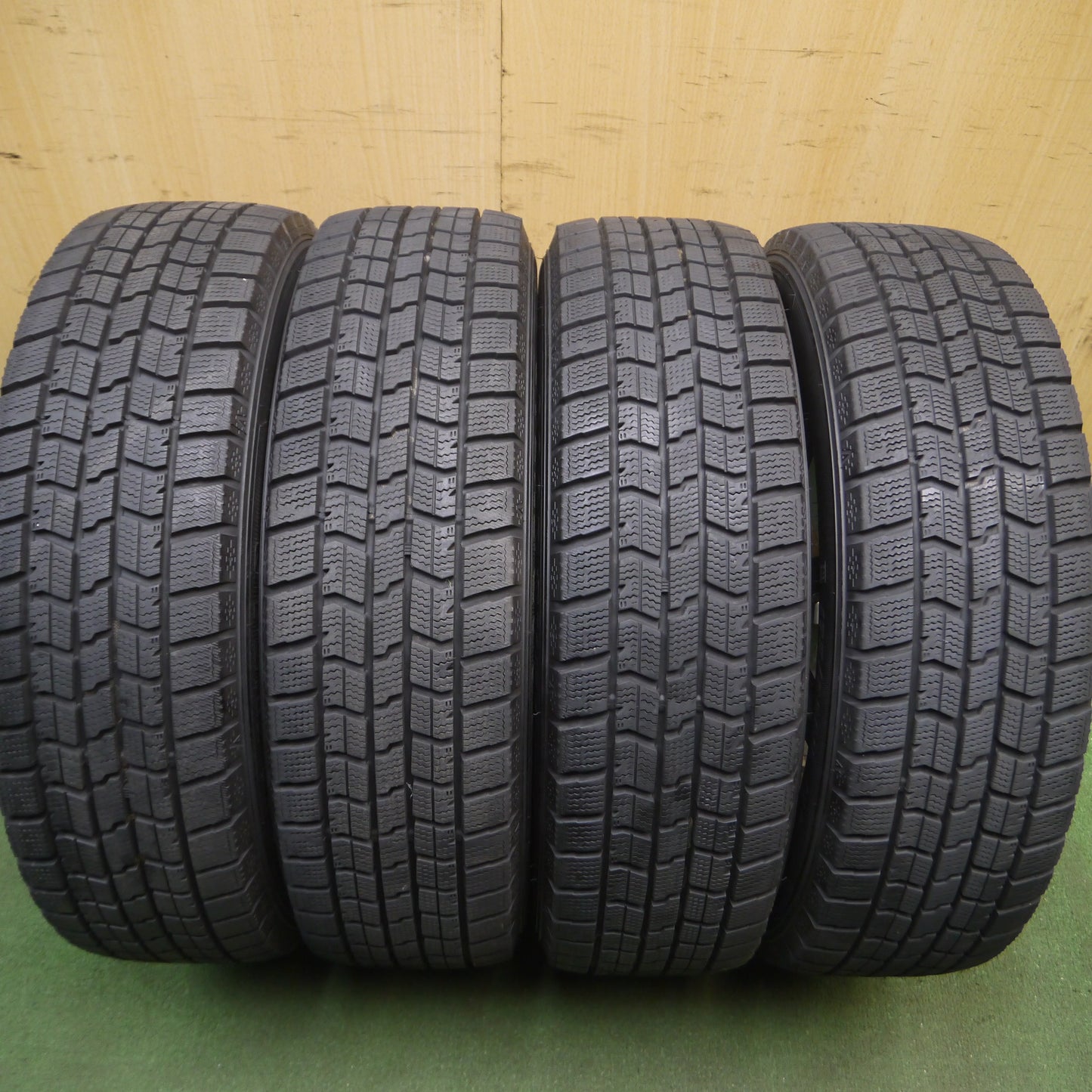 *送料無料*バリ溝！21年！キレイ！9.5分以上★スタッドレス 175/60R16 グッドイヤー アイスナビ7 STRANGER ストレンジャー 16インチ PCD100/4H★3120101Hス