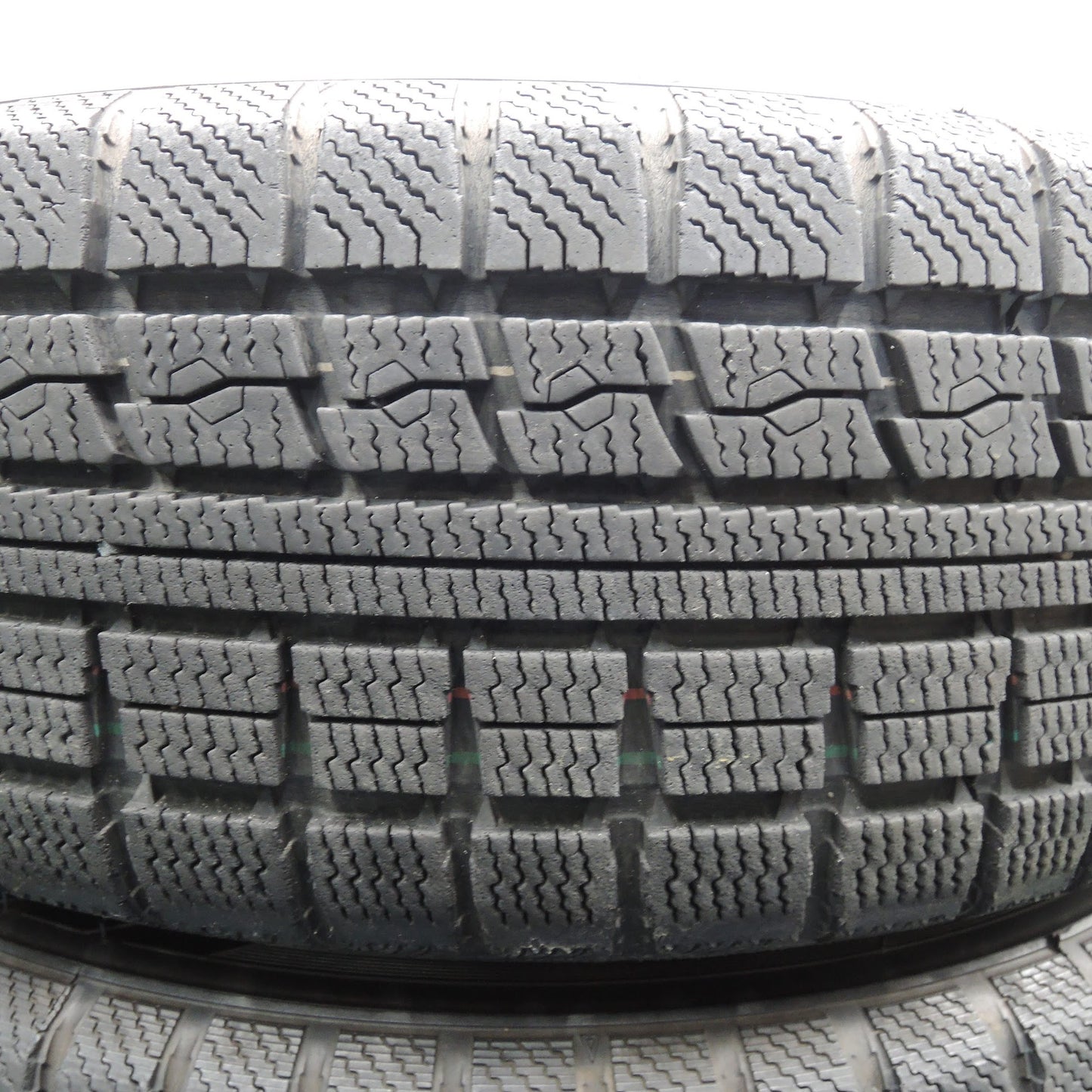 [送料無料]バリ溝！キレイ！9分★スタッドレス 185/65R15 トーヨー ウインター トランパス MK4α CEREBRO セレブロ 15インチ PCD114.3/5H★3111405NJス