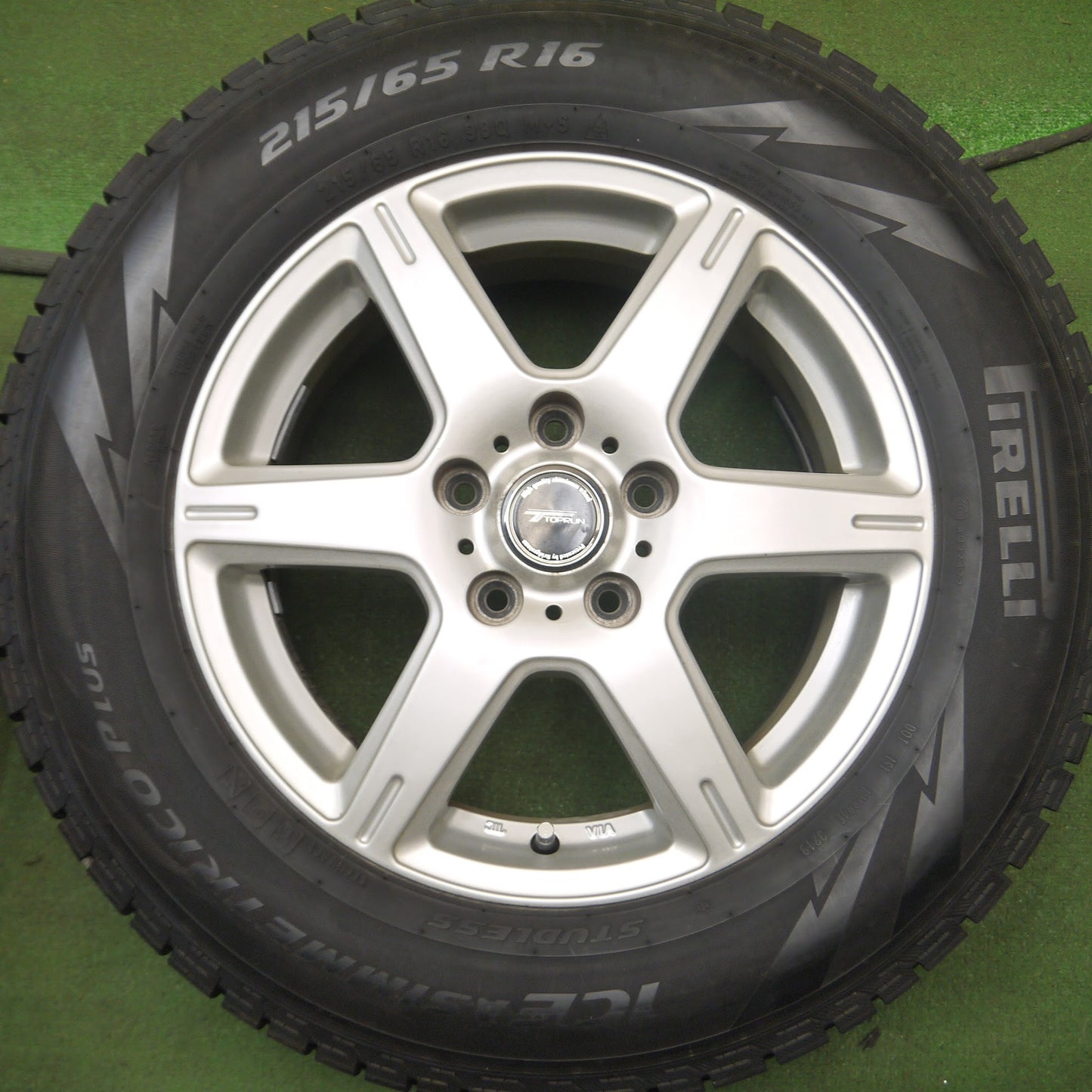 [送料無料]バリ溝！19年！綺麗！9.5分以上★スタッドレス 215/65R16 ピレリ アイスアシンメトリコ プラス TOPRUN トップラン 16インチ PCD114.3/5H★3100205Hス