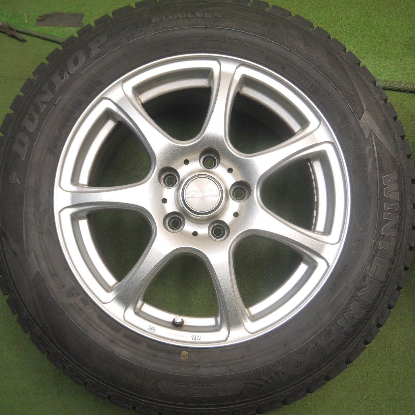 *送料無料* バリ溝！キレイ！ほぼ10分★スタッドレス 205/65R16 ダンロップ ウインターマックス WM02 Esprine 16インチ PCD114.3/5H★4021903Hス