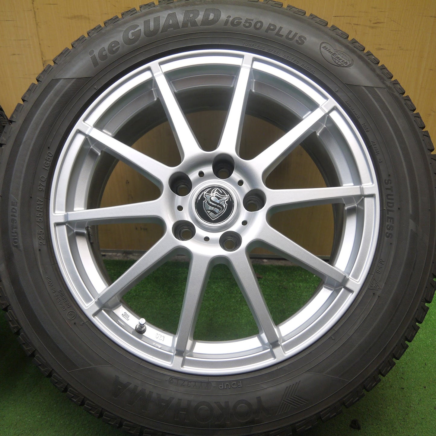 [送料無料]バリ溝！19年！キレイ！9.5分★スタッドレス 225/55R17 ヨコハマ アイスガード iG50 プラス 社外 アルミ ホイール 17インチ PCD114.3/5H★3070309Hス