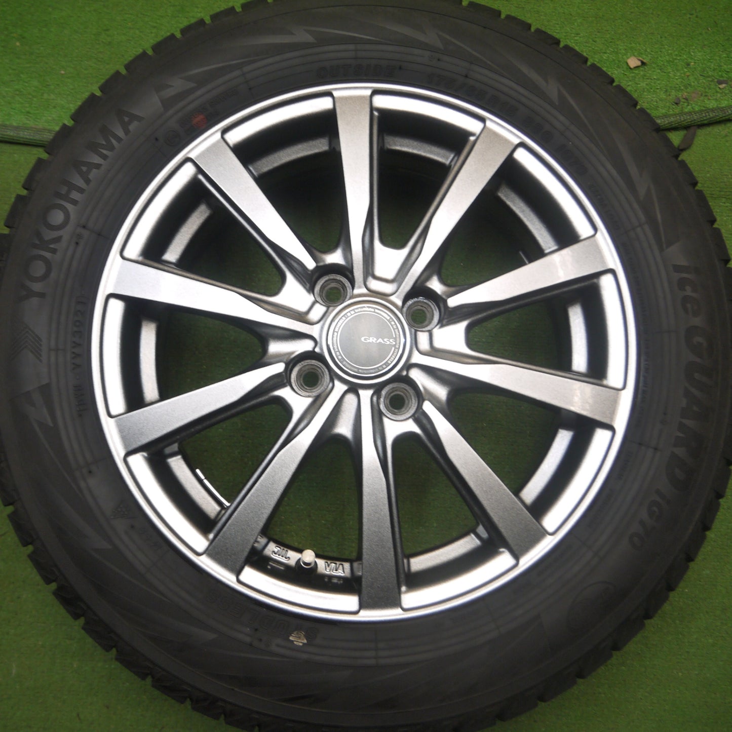 *送料無料* バリ溝！21年！キレイ！9.5分★スタッドレス 175/65R15 ヨコハマ アイスガード iG70 GRASS グラス 15インチ PCD100/4H★4021912Hス