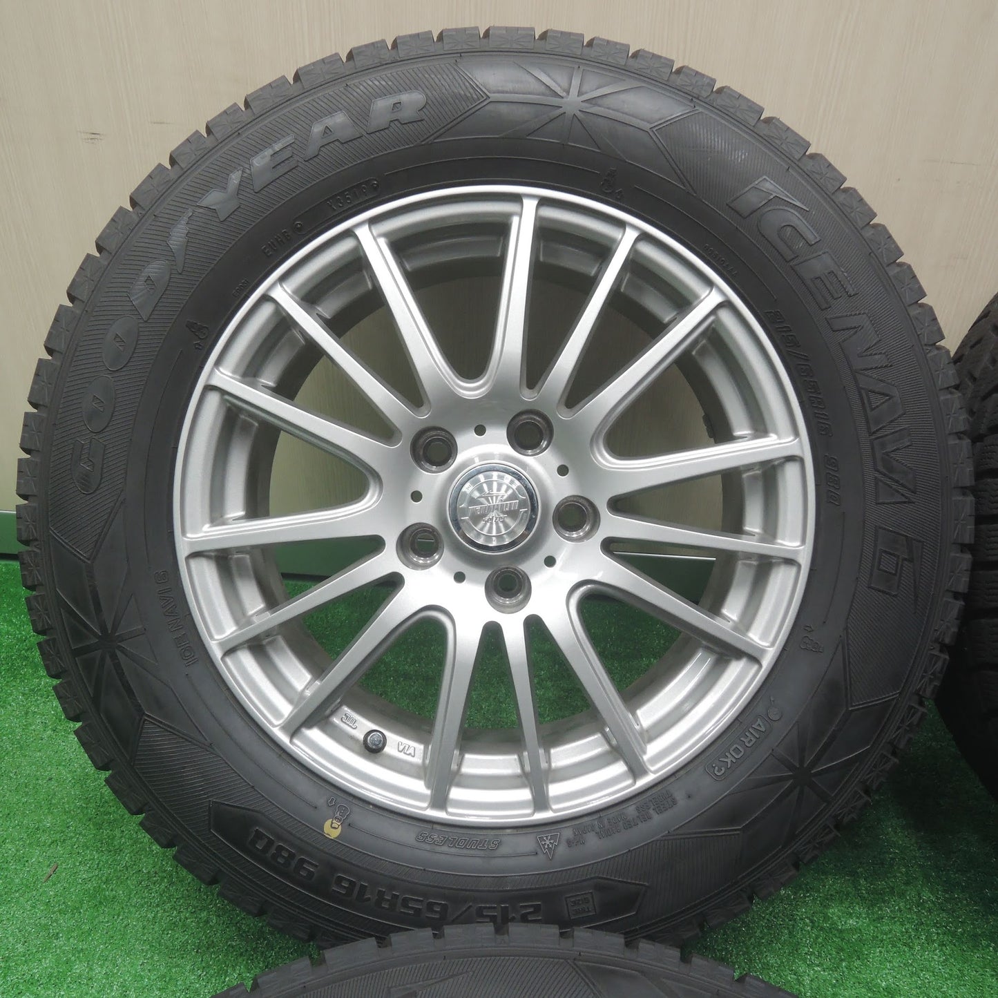 [送料無料]バリ溝！19年！キレイ！ほぼ10分★スタッドレス 215/65R16 グッドイヤー アイスナビ6 ravrion selzer ラブリオン 16インチ PCD114.3/5H★3072508SYス