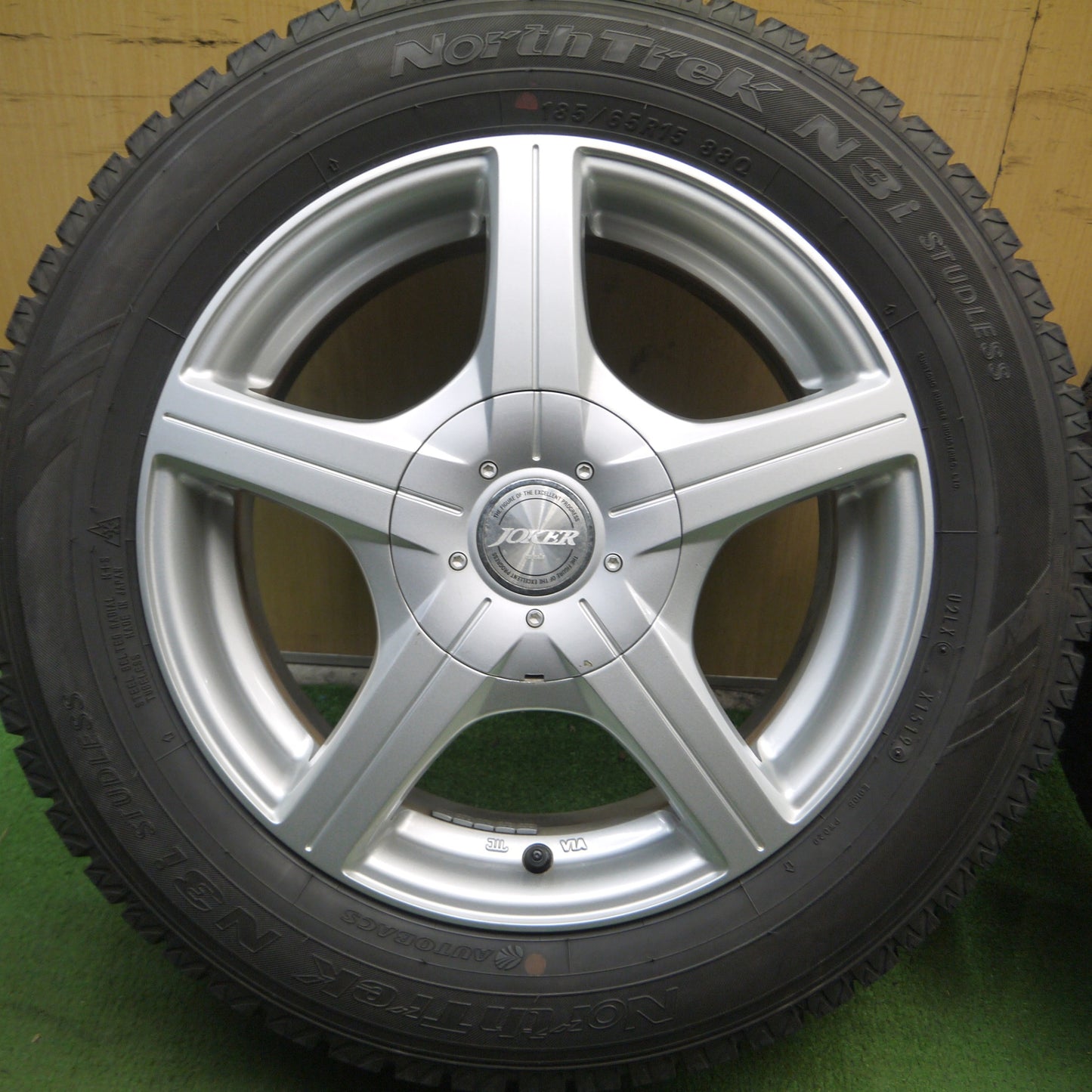 *送料無料* 超バリ溝！9.5分以上★スタッドレス 185/65R15 オートバックス ノーストレック N3i JOKER ジョーカー PCD100 114.3/4H マルチ★4022102Hス