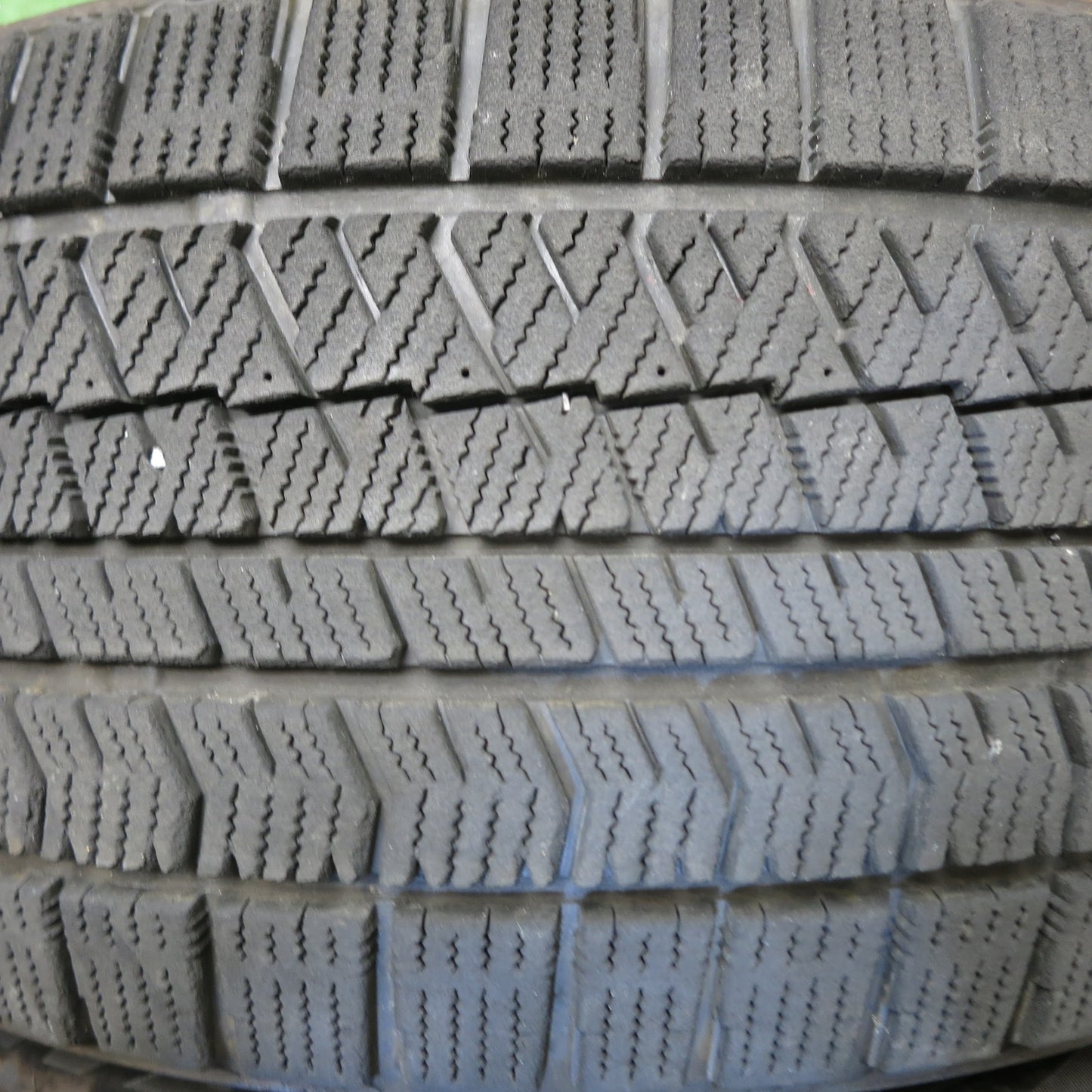 [送料無料]バリ溝！20年！9.5分★スタッドレス 225/50R17 ブリヂストン ブリザック VRX2 タイヤ 17インチ アコード レガシィ クラウン ベンツ BMW等★3060911Hスタ