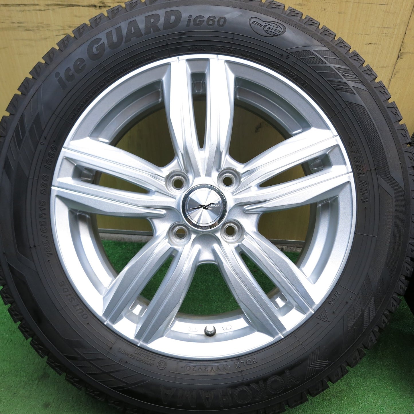 [送料無料]バリ溝！20年！キレイ！9.5分★スタッドレス 185/65R15 ヨコハマ アイスガード iG60 社外 アルミ 15インチ PCD100/4H★3061910Hス