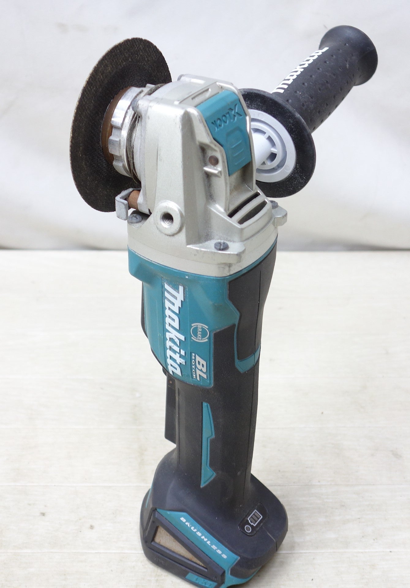 送料無料] ◇makita マキタ 100mm 充電式ディスクグラインダ GA420D 18V 替刃付き 電動工具 研磨機 本体のみ◇ |  名古屋/岐阜の中古カー用品・工具の買取/販売ならガレージゲット