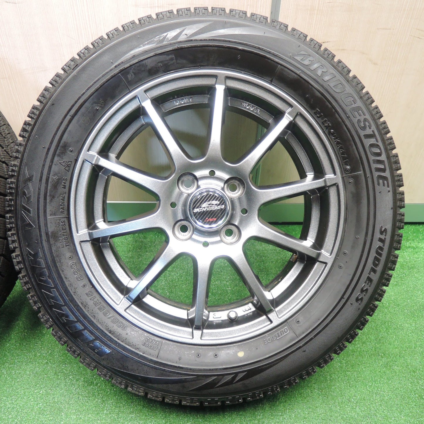 [送料無料]バリ溝！キレイ！9分★スタッドレス 185/65R15 ブリヂストン ブリザック VRX SCHNEIDER ATECH シュナイダー 15インチ PCD100/4H★3091606NJス