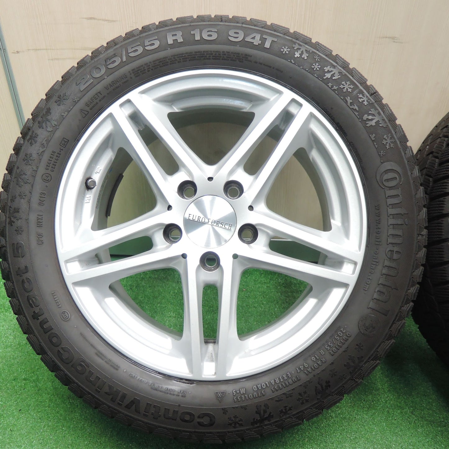 [送料無料]バリ溝！綺麗！9分★ワーゲン 等 205/55R16 スタッドレス EURO FORSCH コンチネンタル コンチバイキング コンタクト5 16インチ PCD112/5H★3092701NJス