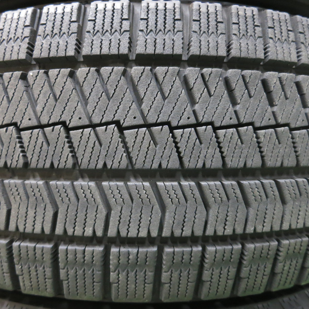 *送料無料*バリ溝！20年！9.5分★スタッドレス 215/55R17 ブリヂストン ブリザック VRX2 タイヤ 17インチ ヴェゼル エスティマ オデッセイ 等★3112405イスタ