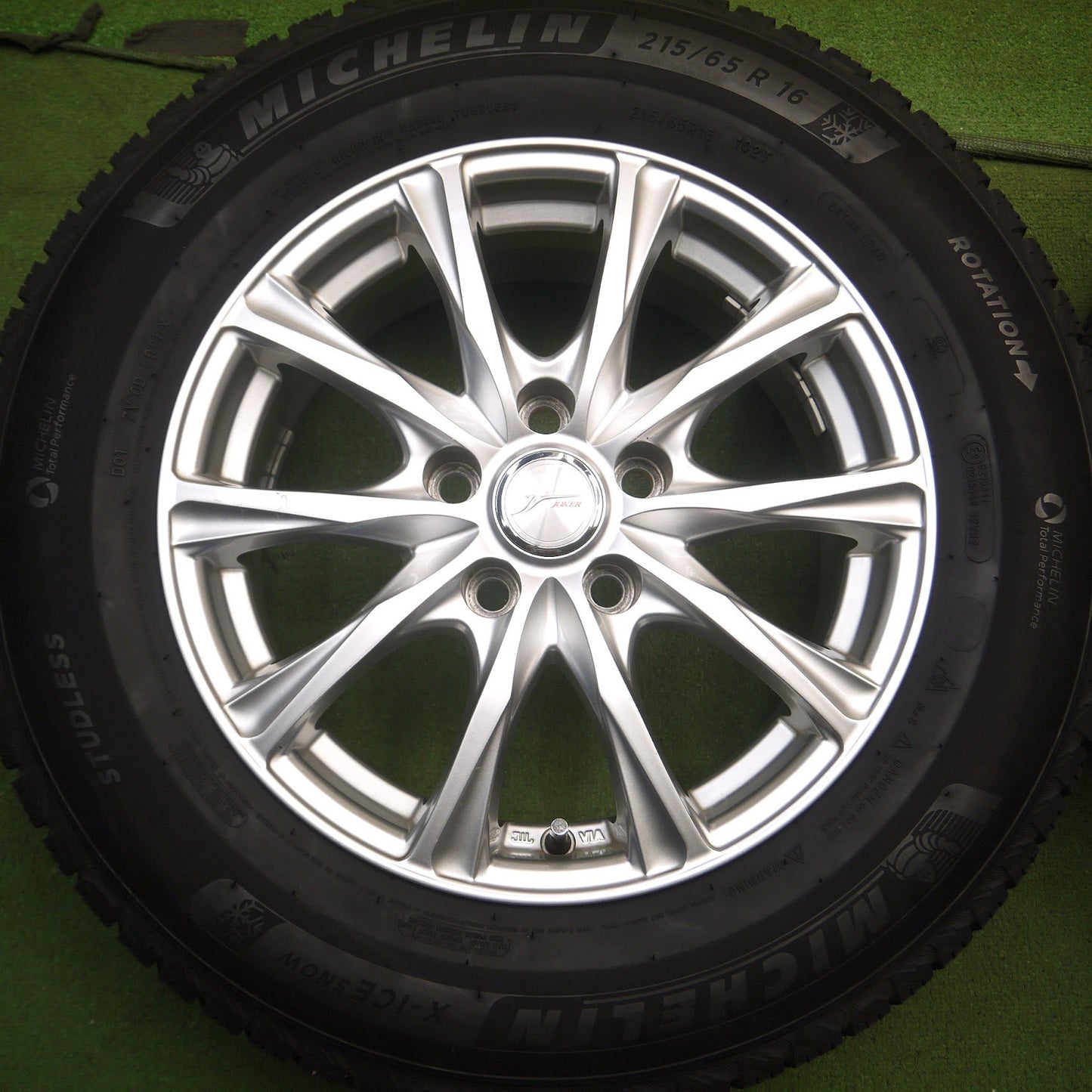 [送料無料] バリ溝！20年！キレイ★9.5分★スタッドレス 215/65R16 ミシュラン X-ICE SNOW JOKER ジョーカー PCD114.3/5H★3112801Hス