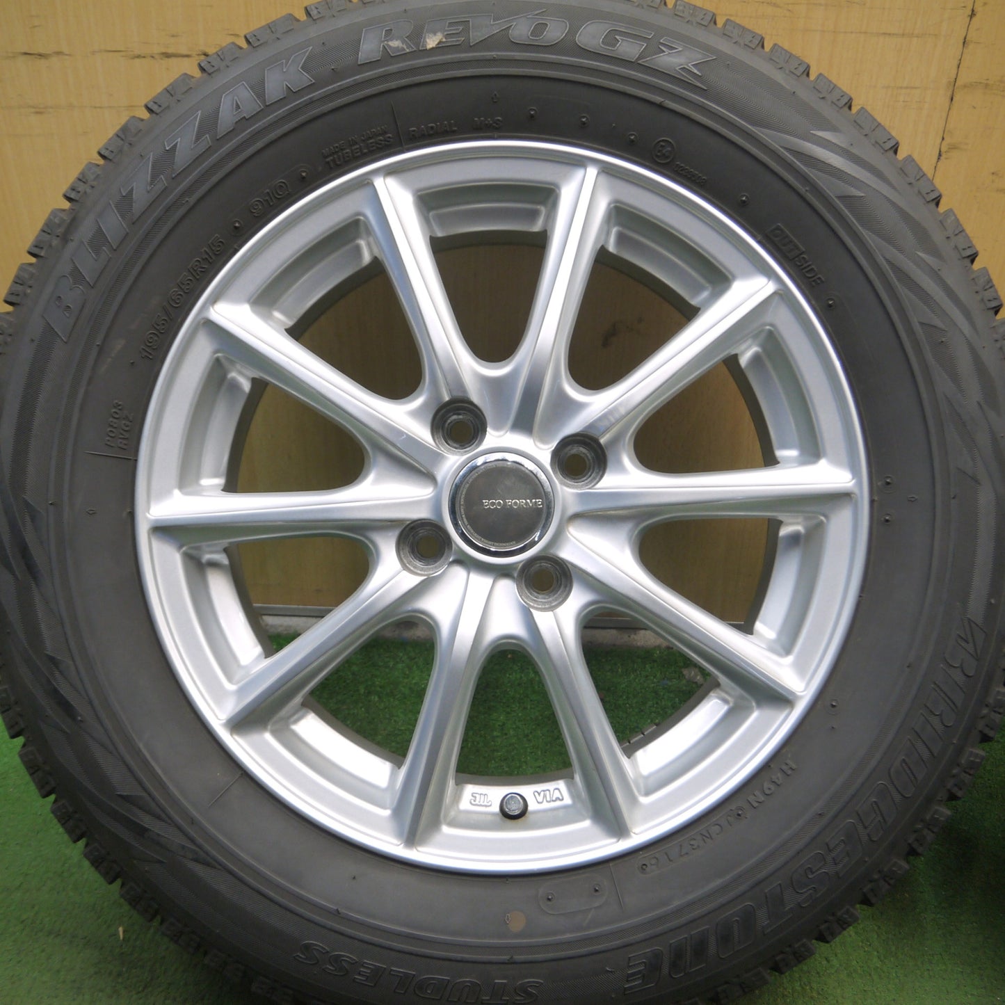 *送料無料* バリ溝！キレイ！8.5分★スタッドレス 195/65R15 ブリヂストン ブリザック REVO GZ ECO FORME エコフォルム 15インチ PCD100/4H★4021610Hス