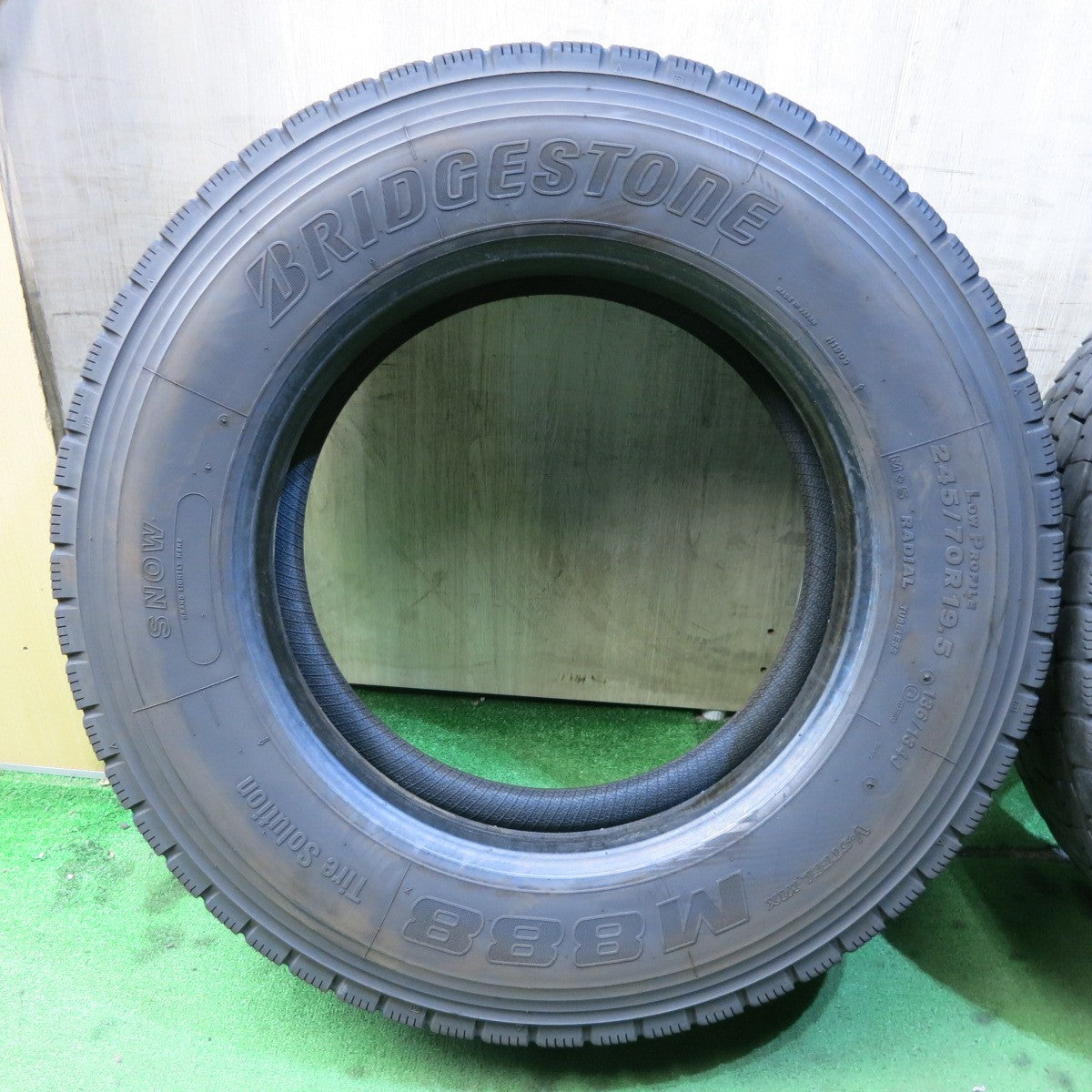 *送料無料*2本価格！23年★トラック タイヤ 245/70R19.5 136/134J ブリヂストン M888 ミックス オールシーズン★4013102クスタ