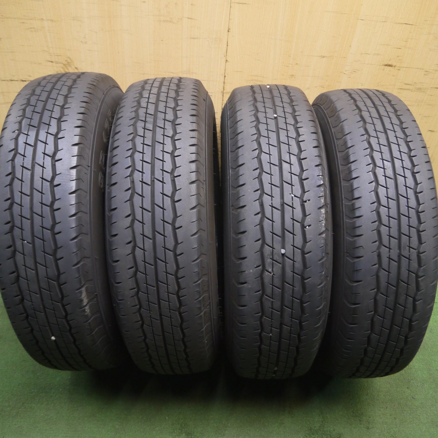 *送料無料* バリ溝！21年！キレイ！9.5分★トヨタ 200系 ハイエース 純正 OP 195/80R15 107/105N ダンロップ SP175N PCD139.7/6H★4031201Hス