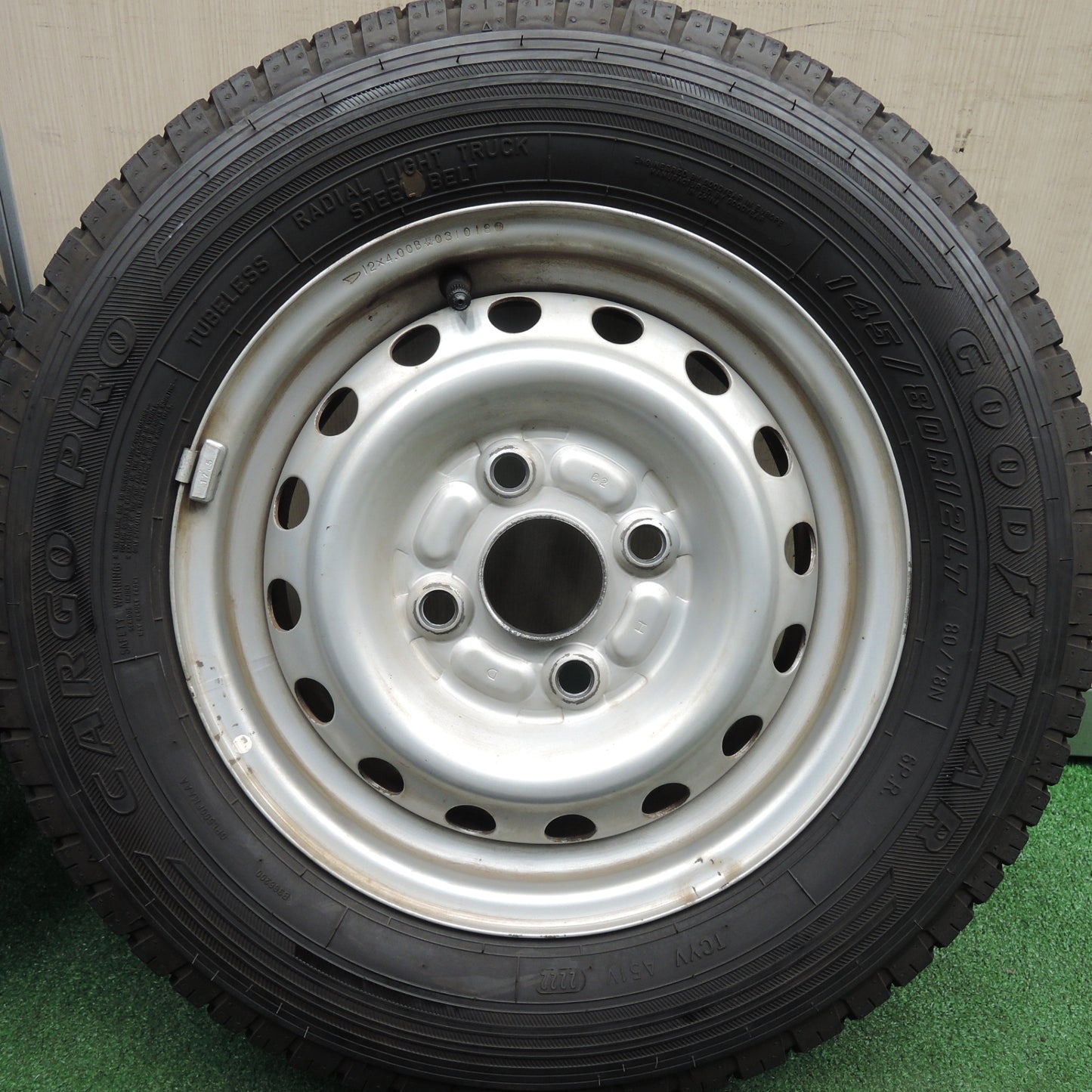 *送料無料*バリ溝！22年！ほぼ10分★ダイハツ ハイゼット 純正 スチール 145/80R12 80/78N グッドイヤー CARGO PRO 12インチ PCD100/4H★4012708HAノ