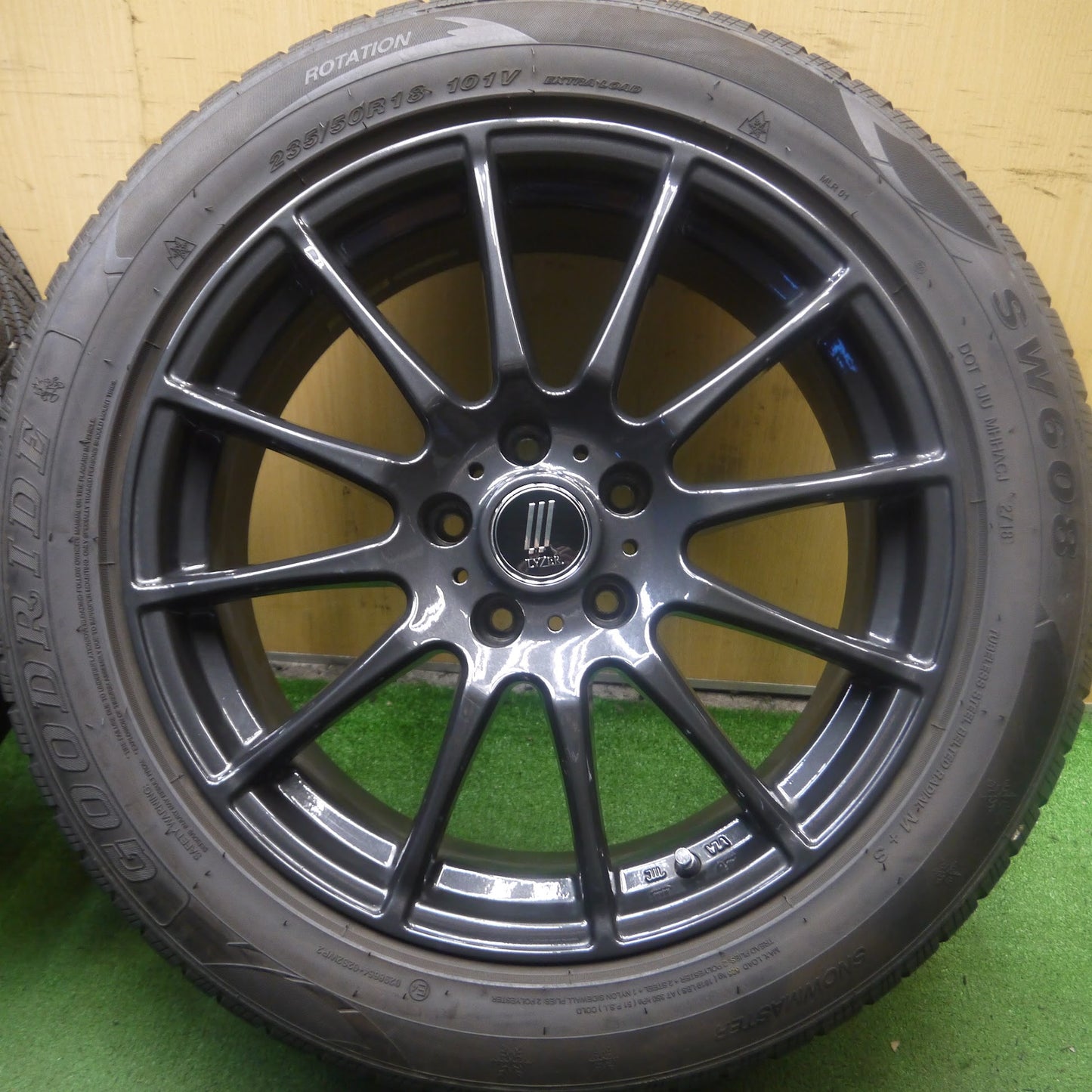 [送料無料]バリ溝！キレイ！9分★スタッドレス 235/50R18 グッドライド SW608 LYZER 社外 アルミ 18インチ PCD114.3/5H★3092201Hス