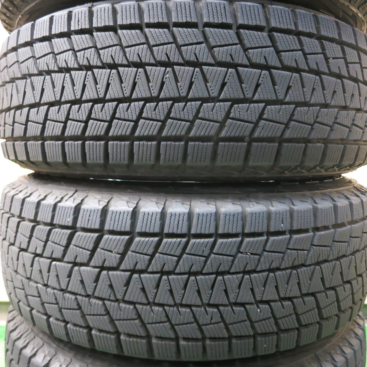 [送料無料]バリ溝！キレイ！9分★フォレスター 等 215/65R16 スタッドレス ブリヂストン ブリザック DM-V1 TOPRUN トップラン 16インチ PCD100/5H★3070506イス