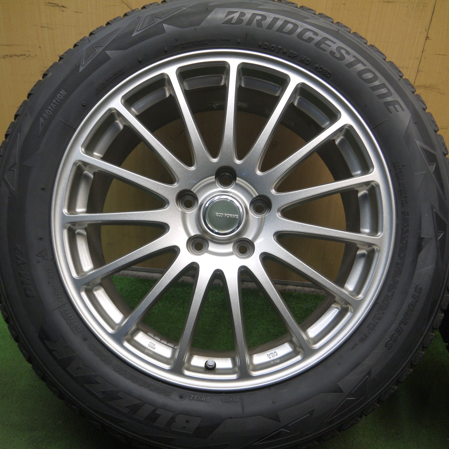 *送料無料*キレイ★スタッドレス 225/60R18 ブリヂストン ブリザック DM-V2 ECO FORME エコフォルム 18インチ PCD114.3/5H★3112203Hス