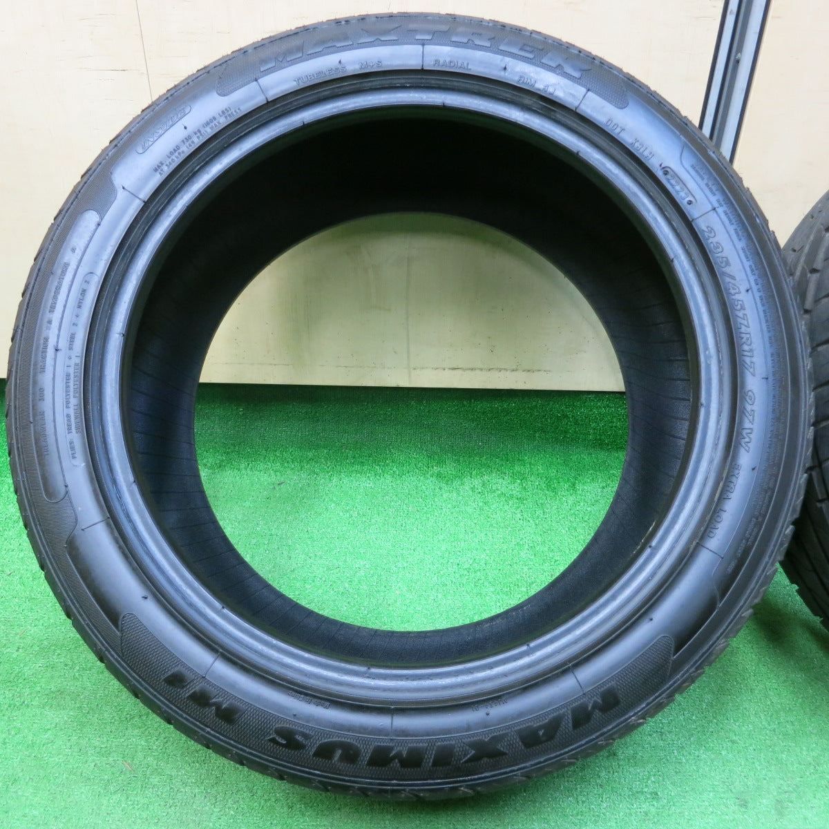 *送料無料*新車外し！23年★235/45R17 マックストレック MAXIMUS M1 タイヤ 17インチ ランエボ インプレッサ 等★3121507イノタ