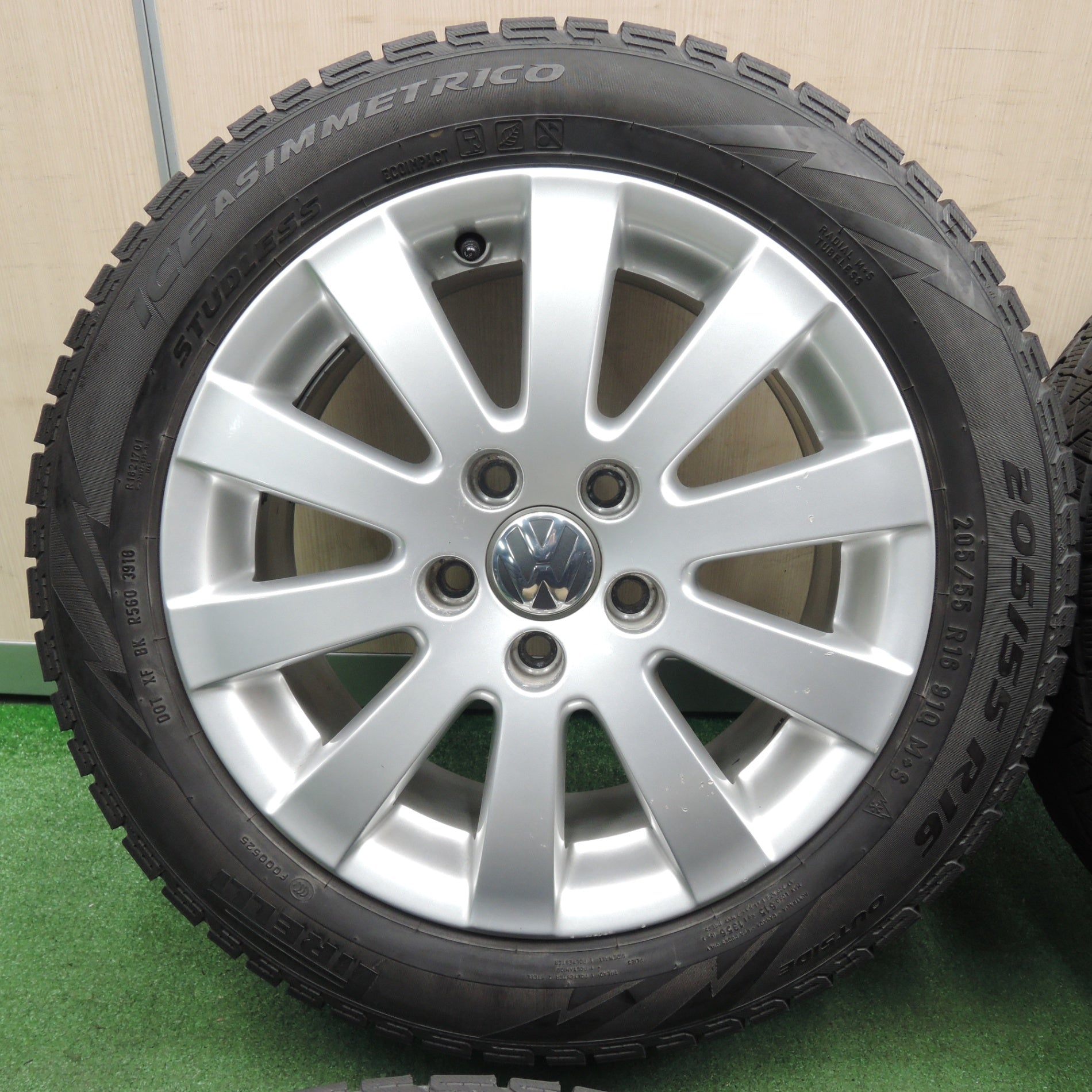 *送料無料* 4本価格★ワーゲン ゴルフ 等 純正 205/55R16 スタッドレス ピレリ アイスアシンメトリコ 16インチ  PCD112/5H★4021310TNス