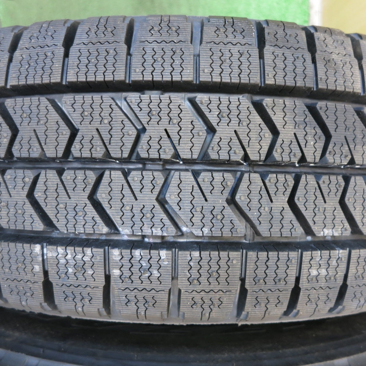 *送料無料* 未使用！23年★小型 トラック バン タイヤ 205/75R16 113/111N スタッドレス ブリヂストン ブリザック W989 16インチ★4020914KKスタ