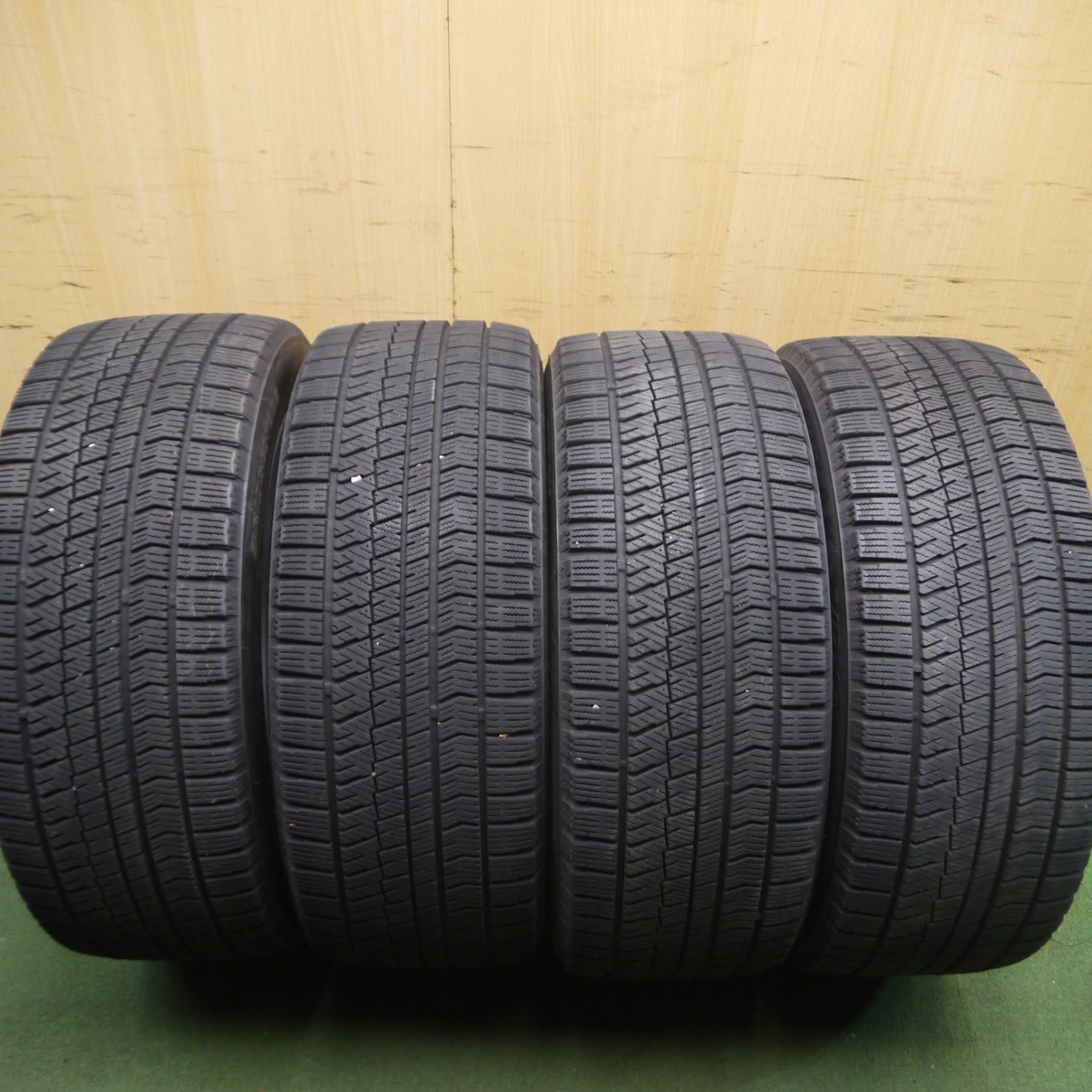 *送料無料*バリ溝！キレイ！9分★ベンツ 等 AGA 245/45R18 スタッドレス ブリヂストン ブリザック VRX2 18インチ PCD112/5H★4013114Hス