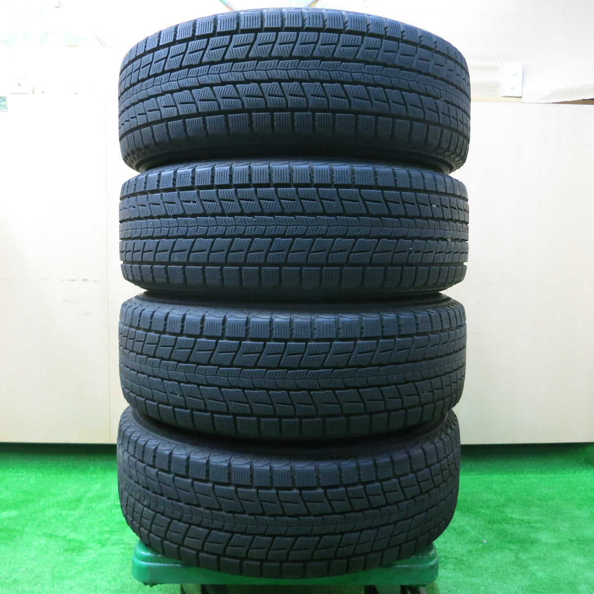 *送料無料*センサー付き！バリ溝！19年！綺麗！9.5分★スタッドレス AGA 235/65R18 TAS ダンロップ ウインターマックス SJ8 PCD114.3/5H★3110302イス