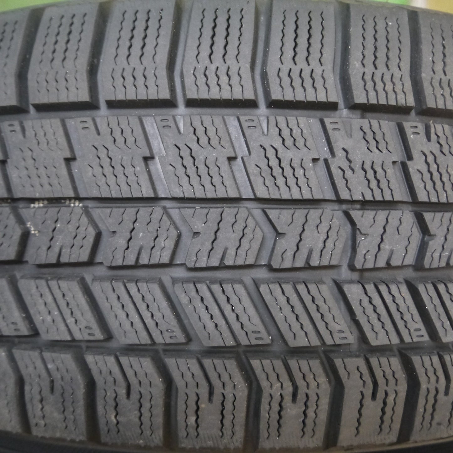 *送料無料* バリ溝！21年！キレイ！9.5分★スタッドレス 215/60R16 グッドイヤー アイスナビ7 アイスナビ8 ILLUGA iG 16インチ PCD114.3/5H★4030604Hス