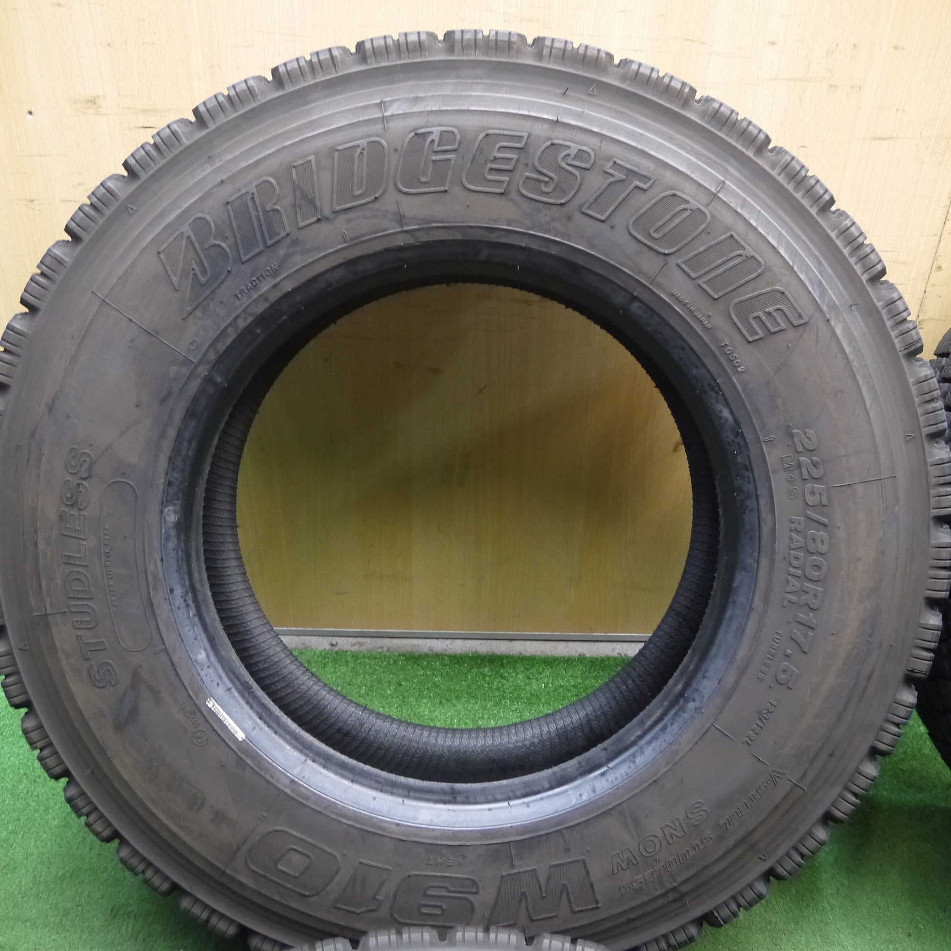 送料無料]バリ溝！22年！9分☆トラック タイヤ 225/80R17.5 123/122L スタッドレス ブリヂストン W910 17.5 |  名古屋/岐阜の中古カー用品・工具の買取/販売ならガレージゲット