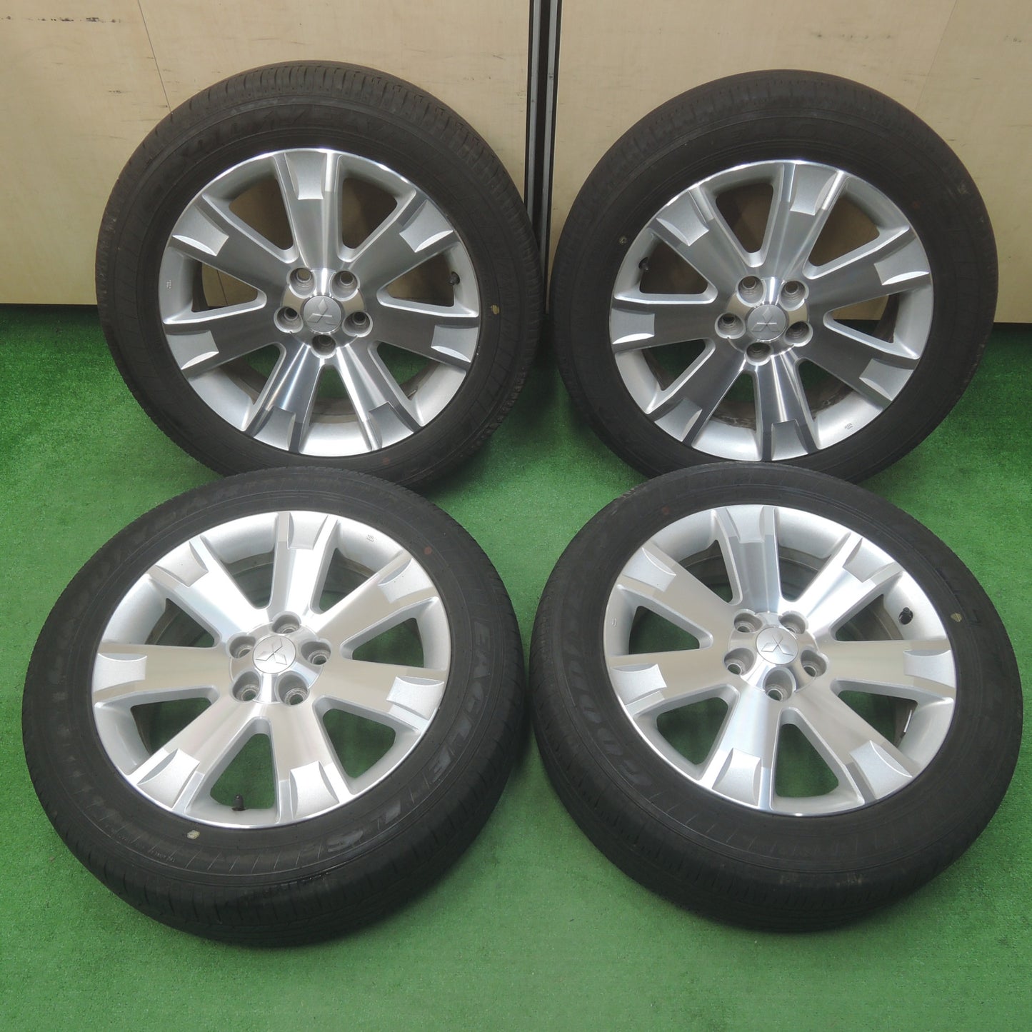 *送料無料* キレイ★三菱 デリカ D:5 純正 225/55R18 グッドイヤー イーグル LS2 18インチ PCD114.3/5H★4022107SYノ