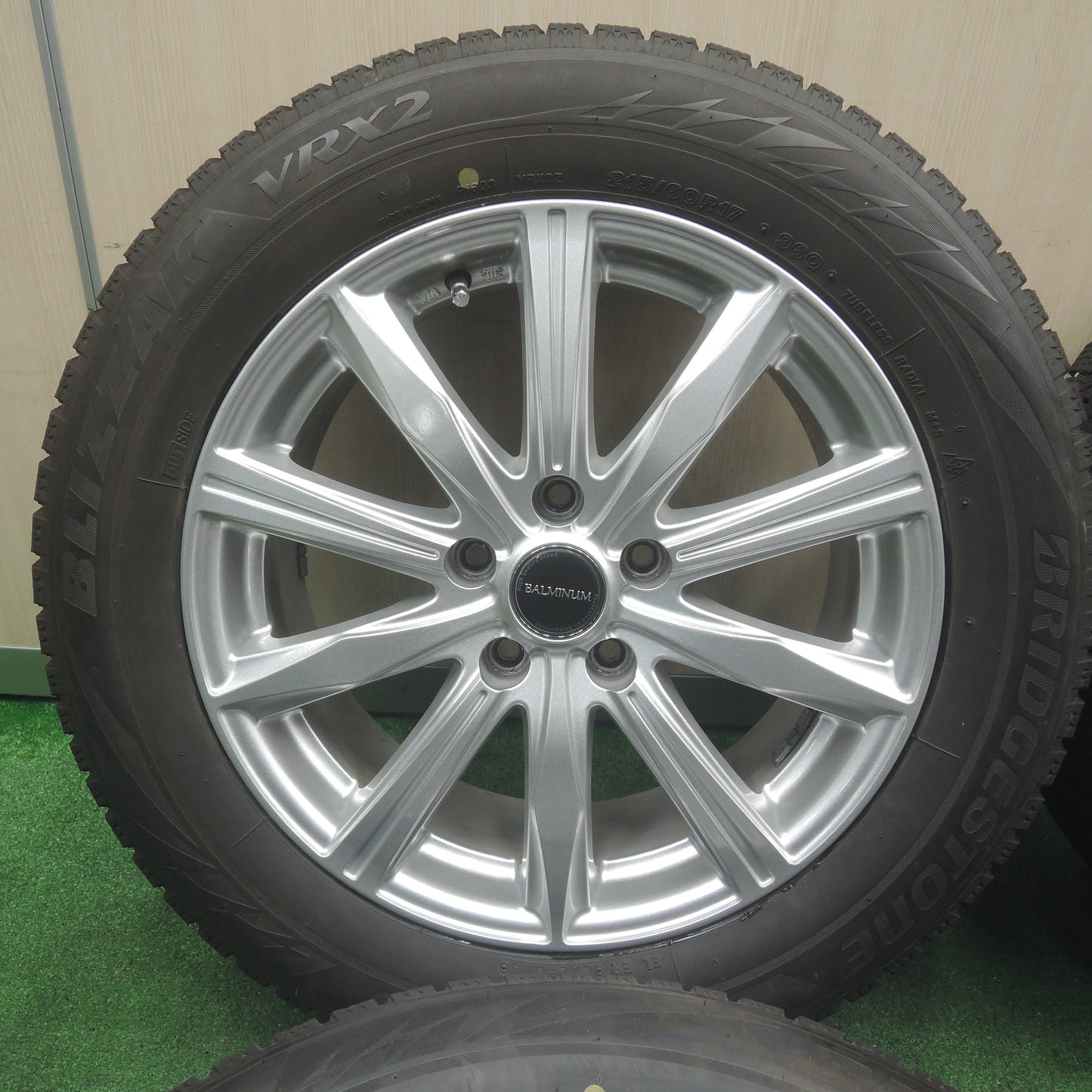 *送料無料*バリ溝！キレイ！9分★スタッドレス 215/60R17 ブリヂストン ブリザック VRX2 BALMINUM バルミナ PCD114.3/5H★3111310SYス