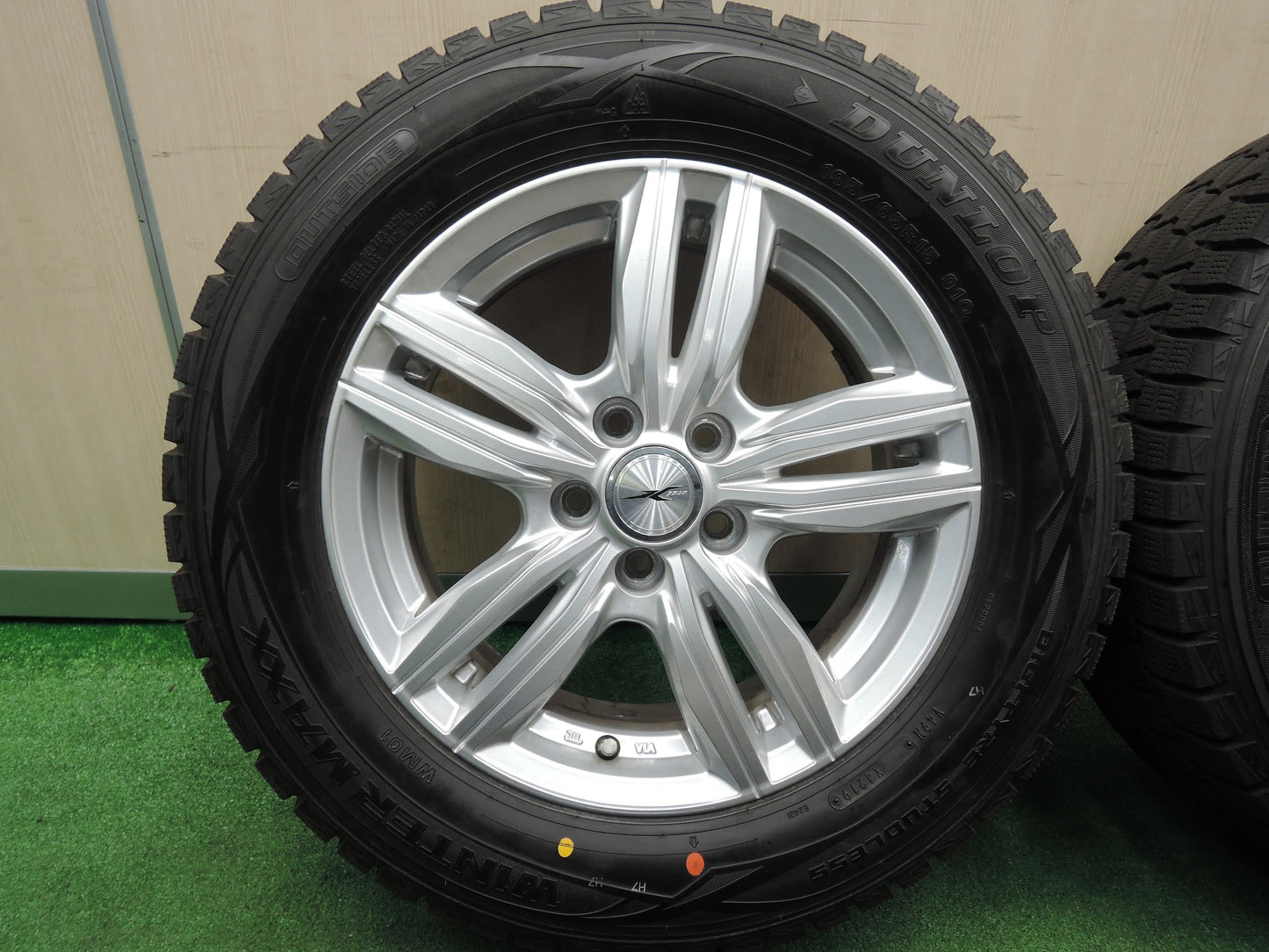 [送料無料]バリ溝！19年！キレイ！ほぼ10分★プリウス 等 195/65R15 スタッドレス ダンロップ ウインターマックス WM01 JOKER ジョーカー PCD100/5H★3112508HAス