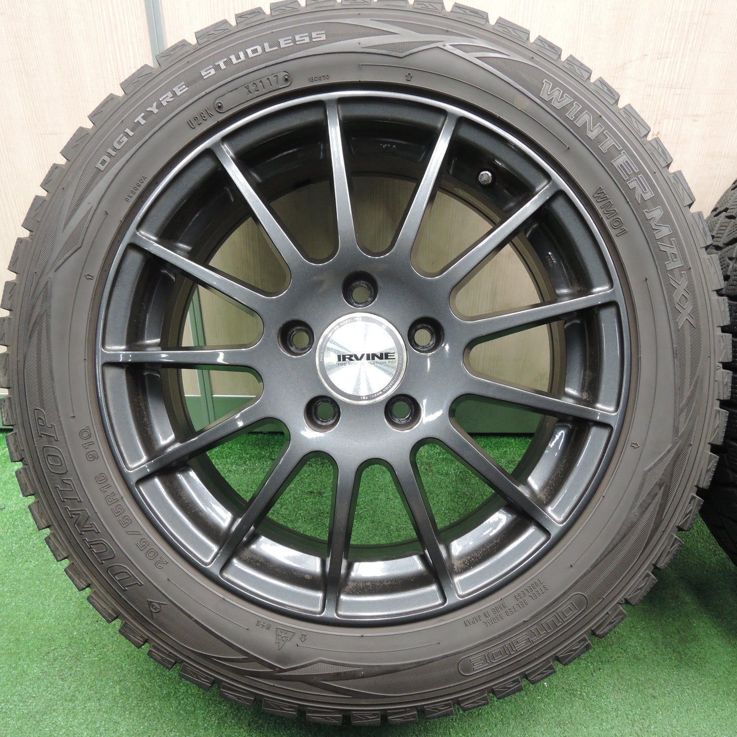 *送料無料*キレイ★ワーゲン等 IRVINE 205/55R16 スタッドレス ダンロップ ウインターマックス WM01 アーヴィン 16インチ PCD112/5H★3121310TNス